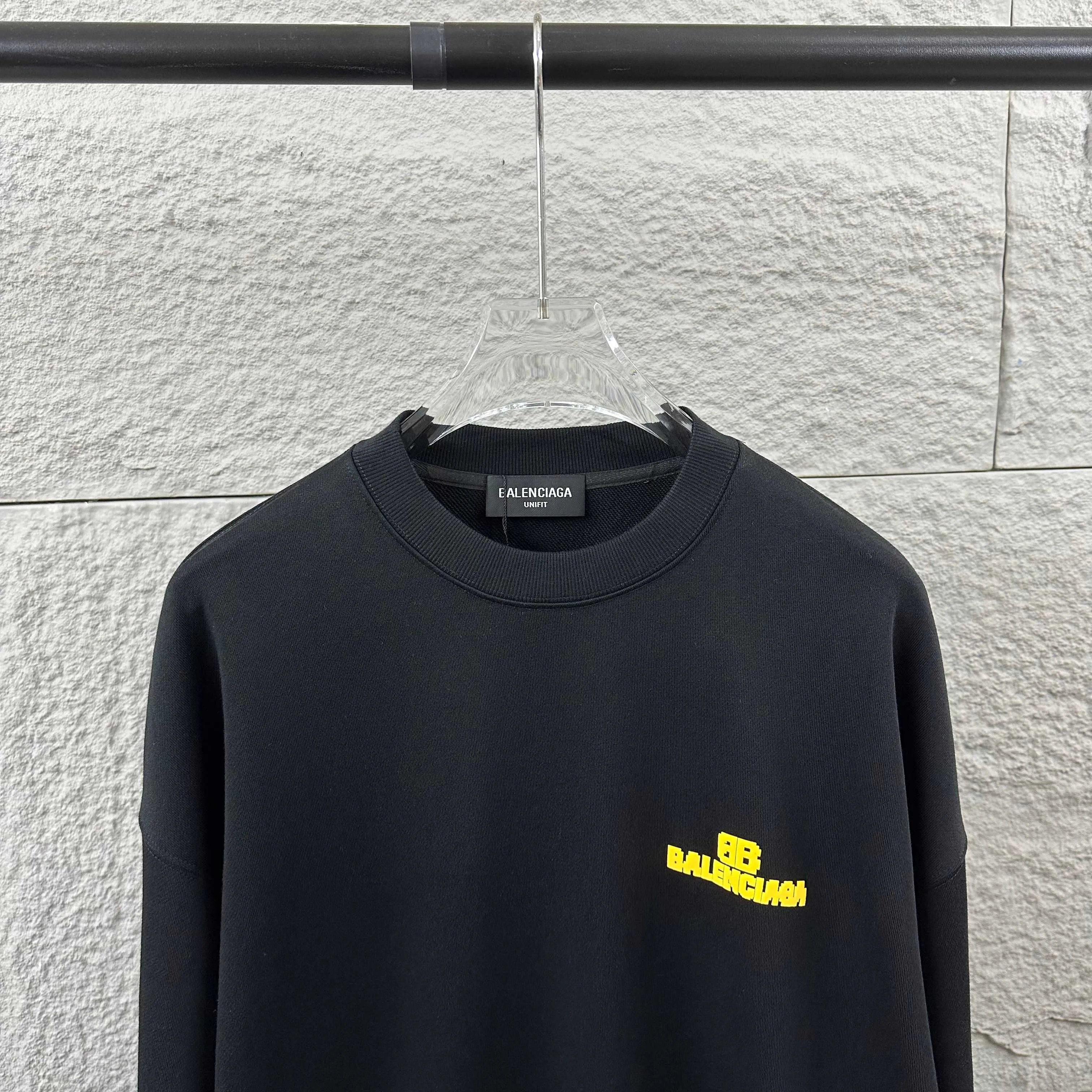 🅿️260 BALENCI*GA Paris 2025 early autumn and winter new long-sleeved sweatshirt Classic letter three-dimensional foaming technology Customized terry fabric Round neck pullover Unisex color Color: black white Size: S (90-130 pounds) M (120-150 pounds) L (140-165 pounds) XL (160-180 pounds) XXL (180-210 pounds)