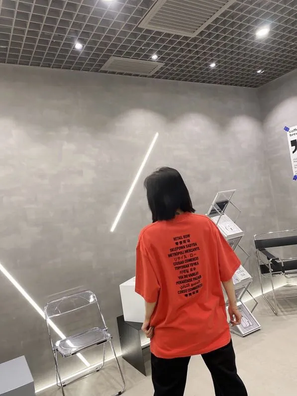 ♻️💯Reference model picture for the upper body❤️The top tested version of BALENCIAGA FORTNITE 10000 needle embroidery for men and women, the same style pure cotton loose short-sleeved T-shirt. The printing on the front and back are all made of 3S cherry blossom thread, and the machine uses Tajima embroidery machine imported from Japan. You can see the accuracy of the embroidery. There are no connecting lines between each letter, and the mold is arranged separately. Each letter/word is a printing group. The thread is cut after being embroidered, and there is absolutely no connecting line to embroider the next group. Therefore, the overall printing is refreshing and clear. The cost is huge, and the front and back printing takes an average of 10 minutes per set. One machine can produce 6 pieces per hour. The fabric is made of 24S 260g double yarn cotton fabric, which is full of drape and has good sweat absorption and breathability. Color: black, red Size: XS-L P:280