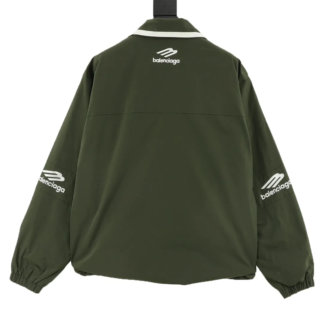 🅿️620 Balenciaga/Balenciaga Letter Embroidered Windbreaker Jacket This product uses high-quality PET sliced ​​polyester fiber as the spinning raw material to ensure that it has stable chemical and physical properties. Using a high-speed spinning process, PET slices are made into POY (pre-oriented yarn) or FDY (fully drawn yarn) through melting, filtration, spinneret extrusion and other steps. These filament products have the characteristics of high breaking strength, high elastic modulus, excellent heat setting properties, good resilience properties, heat resistance, light resistance, corrosion resistance, easy washing and quick drying. It adopts the classic washing and distressing process and is carefully polished to present a unique whitening effect, showing the retro charm that has accumulated over time. This process uses specific washing methods to achieve a certain visual and tactile effect on the garments, giving the garments an old and worn feel. Same style for men and women Sizes: XS-L
