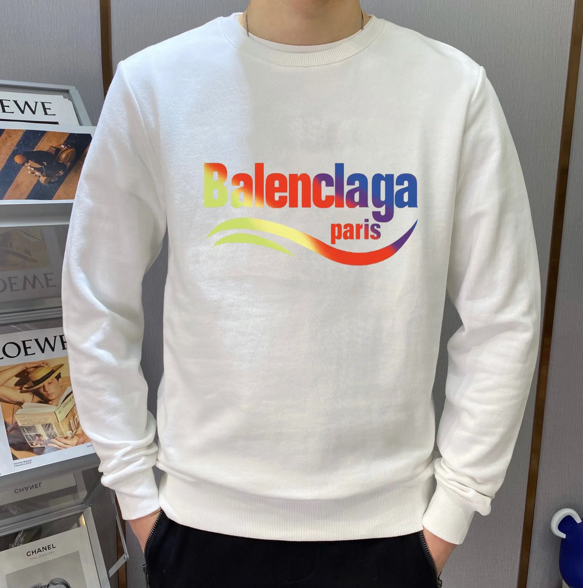 🅿️220 brand [BALENCIAGA] (good news for fat people) 2025ss autumn latest long-sleeved round-neck sweatshirt, available simultaneously on the official website. Refreshing and breathable. Made of top Tencel Roman. Comfortable and soft. 3D stereoscopic clarity. Super fashion sense. Great gift for your own use. Size: M-5XL (can be worn up to 220 pounds)