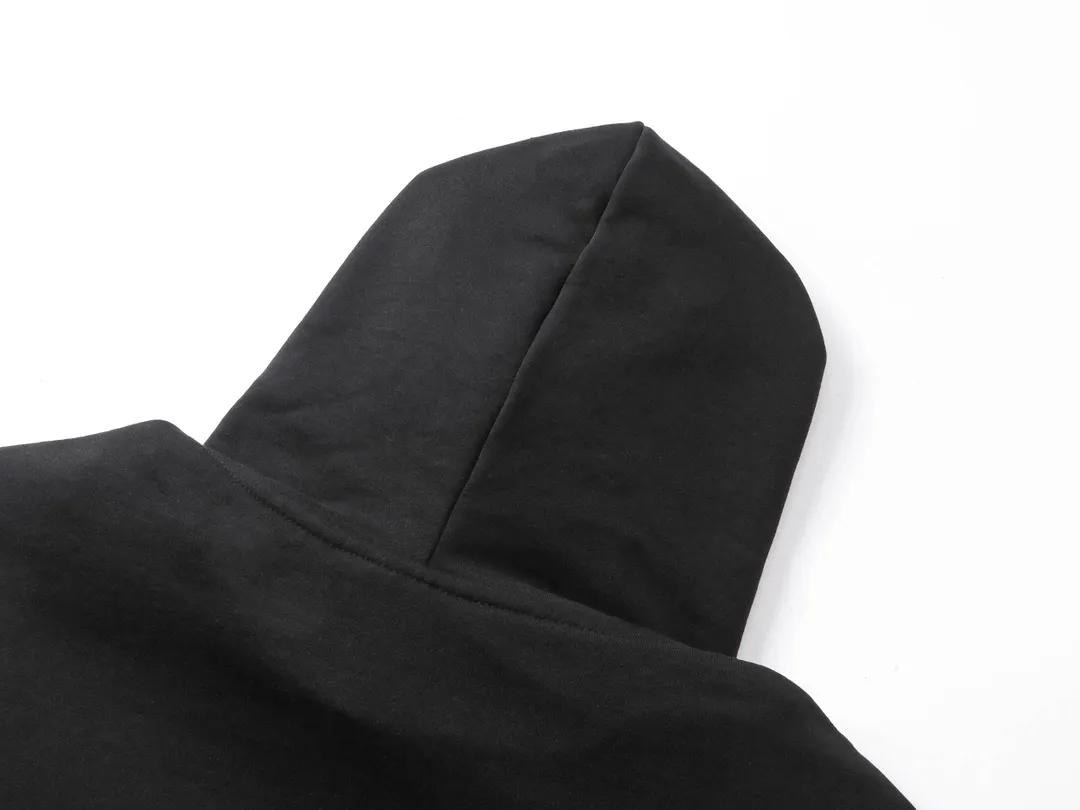 🅿️310 real photos [Top version. Official website quality] BALENCI*GA/Paris new style. 2024 autumn and winter new style. KEEP.CALM art print hooded sweatshirt, brick cabinet synchronization. Genuine product developed in the first time, happy to print and compare! The fabric is made of Paris ZP custom-woven and dyed cotton sweatshirt. Weighing 460 grams, the cloth surface is clean. The cloth pattern is clear, soft and comfortable. The threads are dyed with no color difference. The printing uses environmentally friendly imported materials. The letters are clear and the effect is three-dimensional. The version adopts OS loose shoulder design. Same style for men and women. Code: BL238938 Color: Black Size: XS S M L