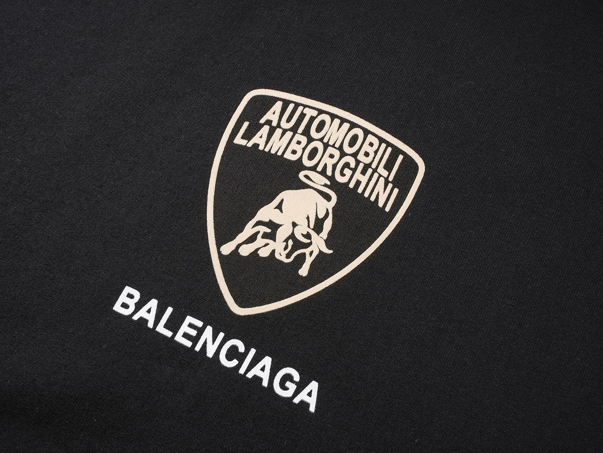 🅿️340 BALENCI*GA Paris co-branded Lamborghini Lamborghin style hooded long-sleeved sweatshirt. The front printing is printed with imported environmentally friendly glue. The letters are clear. The effect is three-dimensional. Exclusively woven and dyed 460g fabric. Threads are dyed in the same cylinder with zero color difference. Brick cabinet synchronization. Welcome to compare. Same style for men and women -Color: black -SIZE: Xs S M L Style number 8961#