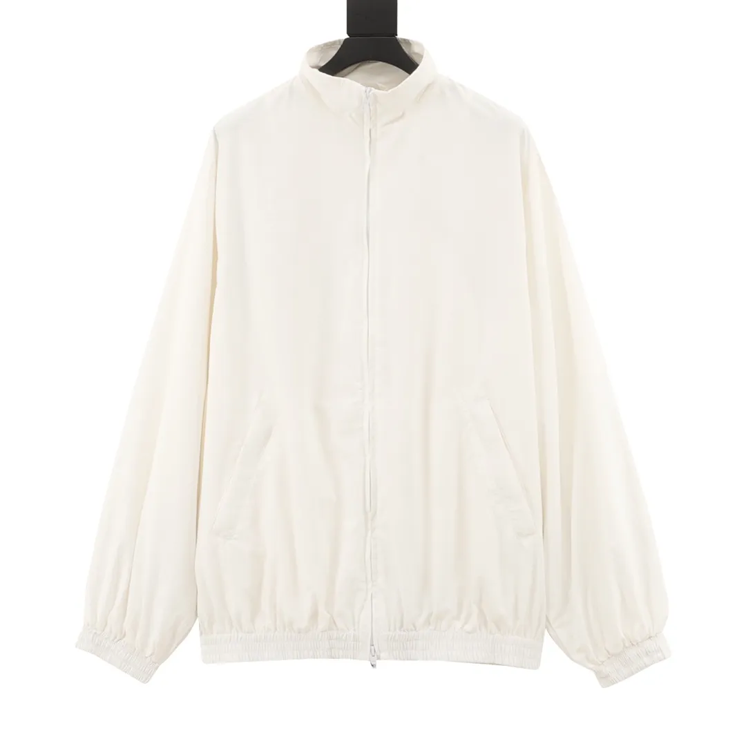 🅿️620 balenciaga/Balenciaga tape printed jacket, light luxury, a must-have item for daily commuting for men and women. Correct version welcome to compare · Made of T800 professional jacket polyester fabric · The entire fabric is pre-treated with a waterproof coating · The interior is made of three-level polyester bird's eye mesh · OS ultra-loose silhouette design · Side zipper pockets Small high stand collar design · Internal zipper hidden pocket design · Elastic waistband design at the hem · Customized molded hardware zippers Double puller design for jackets · Printing adopts Israeli Kornit digital direct printing process · Original main mark, washed tag brand packaging SIZE: S-L