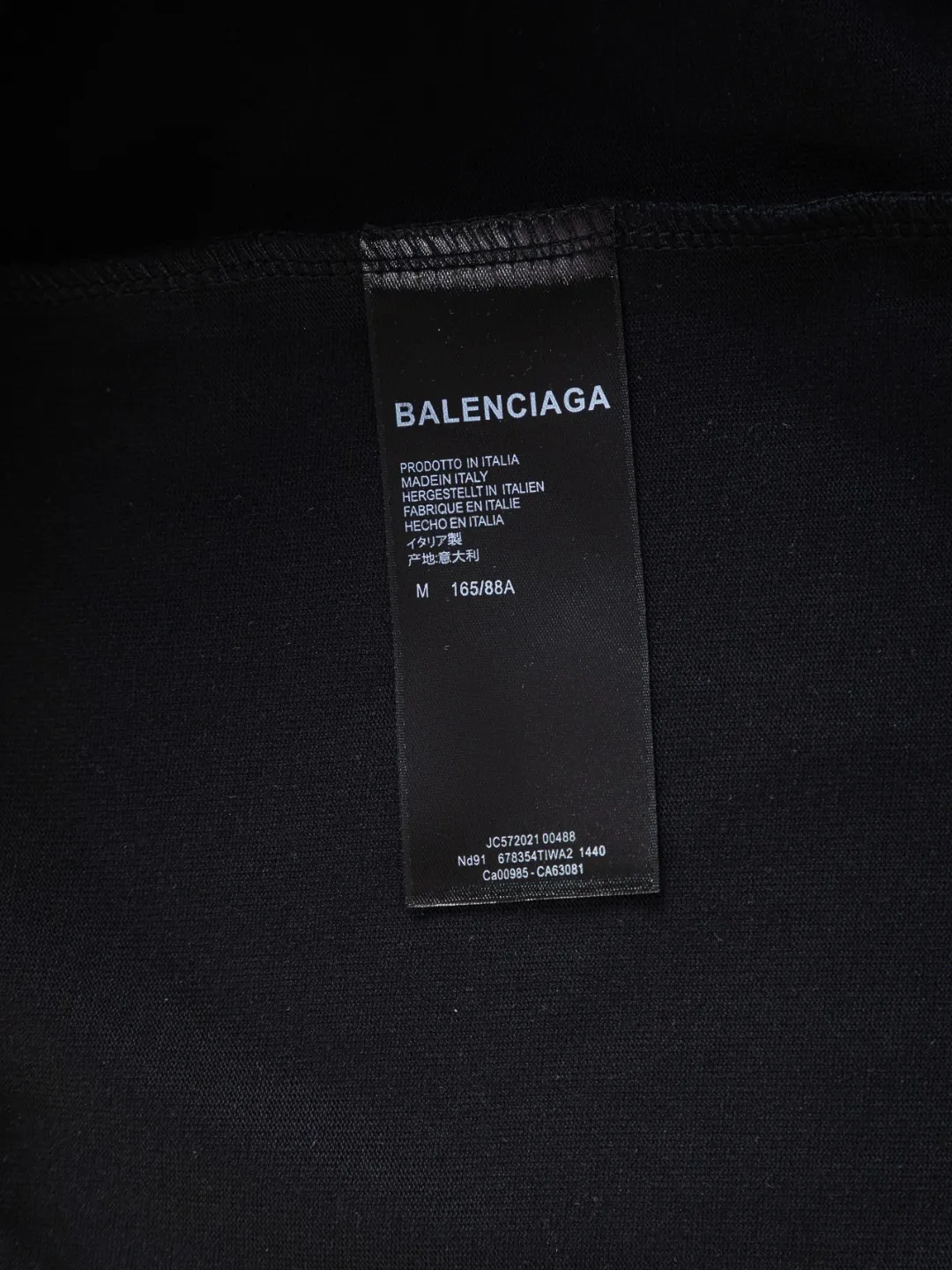 🅿️210 Balenciaga Double BB Slightly wide version S-XL 25ss New Year catwalk hot sale🔥New style washed Eiffel Tower🗼Night view printed logo short-sleeved T-shirt is full of retro flavor. Every new product in Paris is bound to set off a fashion wave. This one is no exception..🙈🙈Both men and women are super handsome! The os version is not picky at all, and the high-quality products are rare and sold in limited quantities. Balenciaga's new Be different round neck short-sleeved, basic style casual T-shirt, the overall design is simple and fashionable, very elegant and clean. Made of 100% pure cotton fabric, the upper body is soft and comfortable. The details are just right, not exaggerated, and have a sense of design. This T-shirt is a couple's style that can be worn by both men and women. It is fashionable, versatile and easy to wear! Color: Black Pink Gray Size: S MLXL Size chart: S: Shoulder width 50 - Bust 54 - Clothing length 70 M: Shoulder width 52 - Bust 56.5 - Clothing length 72 L: Shoulder width 54 - Bust 59 - Clothing length 74 XL: Shoulder width 56 - Bust 61.5 - Clothing length 76