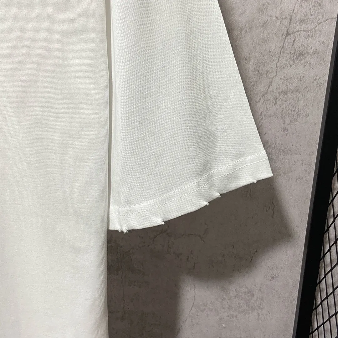 🅿️210 9139# Detailed picture Top version [[BALENCIA*GA] Official website quality Paris new hardware buckle rivet perforated short-sleeved T-shirt OS version Loose dropped shoulders Unisex style Fabric: 260 grams 100% cotton double yarn Craftsmanship: Hand-made buttoning Garment washing Frayed Old styling Solid color Color: Black White Size: XS S M L