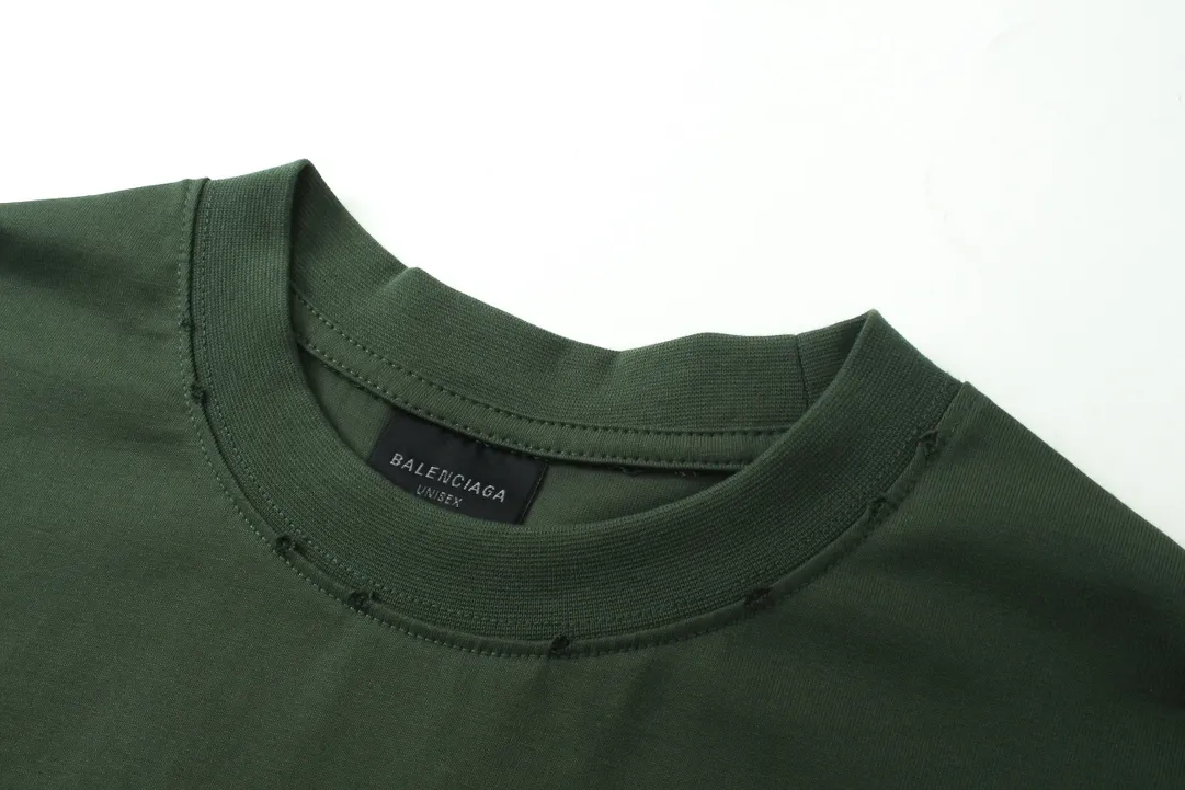 🅿️250 BALENCI*GA Paris tape series printed washed distressed long sleeves. The fabric is made of 280g Paris-specific double yarns*high weight 1:1 double yarn rib. The front and rear panels are made of imported Kornray machine direct-injection printing technology. Distressing + multi-position cutting and wear-making process. Two high-temperature shaping washes. os dropped shoulders and loose version. Same style for men and women -Color: off-white, iron gray, burgundy, green, black blue, fog blue -SIZE: XS S M L style number 8602#