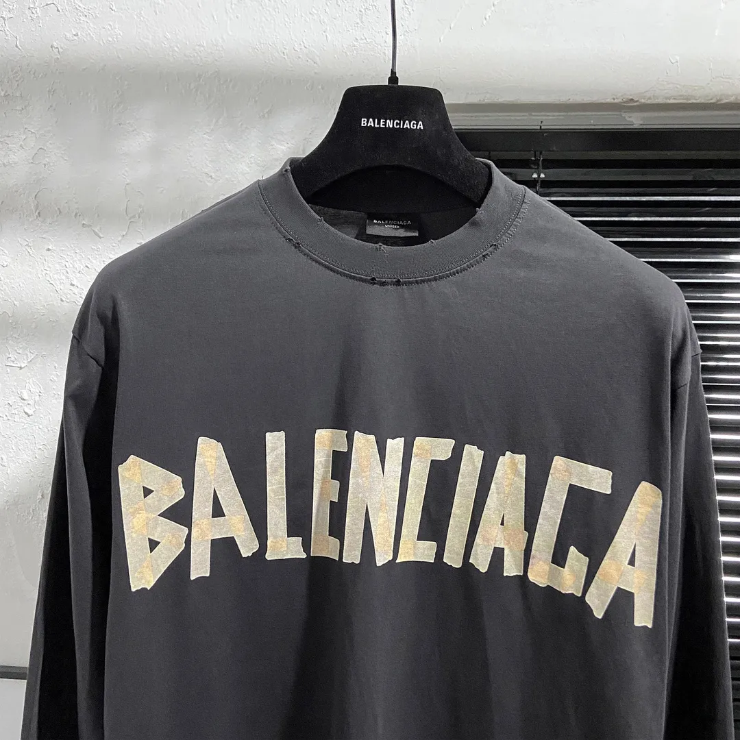 🅿️200 8110# Actual pictures Top version [[BALENCIA*GA] Official website quality Paris new yellow tape digital direct spray long-sleeved T-shirt OS version Loose dropped shoulders Unisex style Fabric: 260g 100% cotton double yarn Process: Front and back digital direct spray Garment wash Frayed Distressed Styling Solid Color Color: Gray blue Black White Washed blue Burgundy Green Size: XS S M L