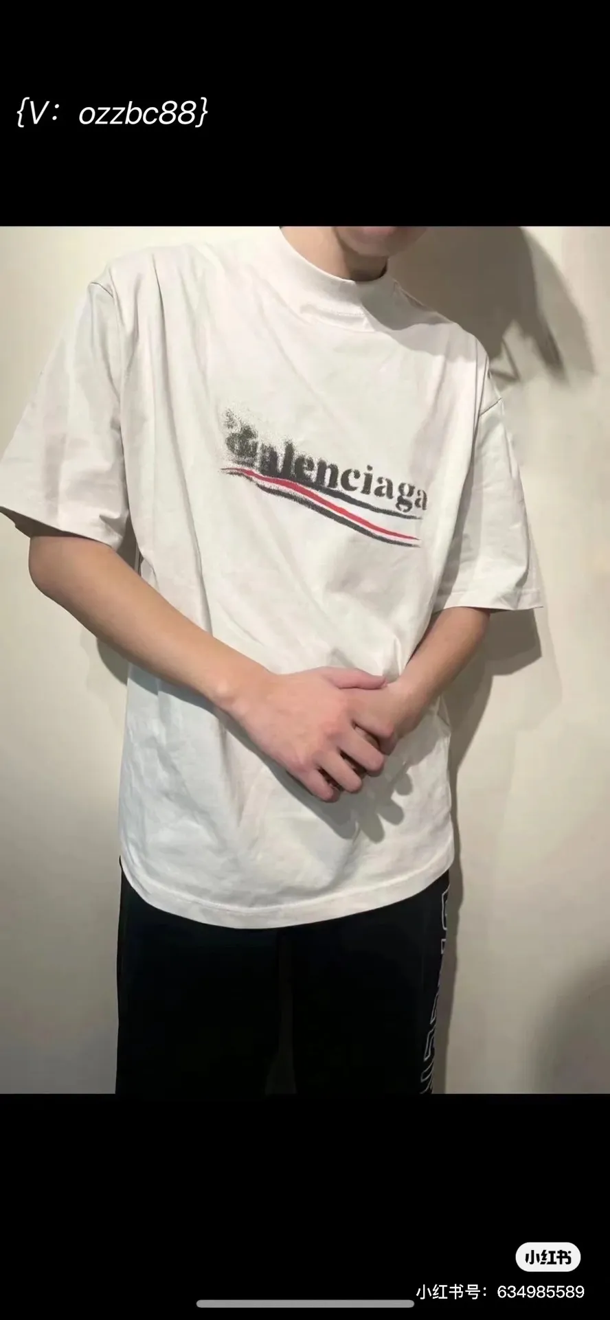 🎀Hot model pictures🎀Top verified version BALENCIAGA/Balenciaga 2024 SS classic Coke wave graffiti printed short-sleeved T-shirt ✅No.1 quality in this market Real ceiling quality ✅All original development attention to detail pictures to avoid stolen pictures from merchants ✅Correct 260g fixed-dyed double yarn fabric Precision printing screen ✅Correct imported material printing Dot direct injection process Letters are clear and three-dimensional, firm and not falling off ✅Thread fixed dyeing without color difference Overweight craftsmanship, different market currency. Here is an explanation of why mine is a little more expensive than others, 1. It seems to be simple printing or embroidery, but it is not simple at all. 10000% imported machine restoration is not just lip service. Welcome to compare with peers. 2. Each model is produced by the company. The details of the workmanship and fabrics are consistent with the original ones. It is guaranteed to have no color difference with the counters. Re-engraving is not scary. Whoever is fake is embarrassed. It’s not shameful to make a replica, it’s shameful if you can’t buy the correct version if you make a replica. 3. Note that the threaded collars are all original collars of certain countries and regions, with high wrapping. The width of the neckline and cabinets are accurate to the millimeter. Thick necklines are not easy to deform. The collars of high-end products are all restored cabinets. They are different from the big collars in the world. Ordinary garbage short-sleeves are printed with a print. The clavicle of the upper body is exposed. Please be patient. Customers who have bought genuine products or have seen genuine products will come back to place orders again. This is quality. This is quality. 4. Different styles of washed wheat main wheat, including imported wheat, have different colors and codes. Really restore the counter. As we all know, Balenciaga has different English or different colors on the collar labels of each quarter. This distinguishes the fast food products with the same common main wheat washed wheat. 5. Pay attention to the workmanship. The stitching at the neckline has no folds, smooth and natural without overlapping lines, and truly restores this. This is something that many people cannot do. 6. The fabric is made of 260g Paris-specific double yarn. No one can make better fabrics than my family. There is really no way to compare with the ordinary version on the market. Respect it. It is genuine and costs several thousand yuan. Don’t go for the quality of street stall products. 7. The workmanship is fully restored and the packaging is fully restored. The cost is huge. 8. I guarantee here that this is the highest quality you can find. Size: XS--L Color black apricot P: 260