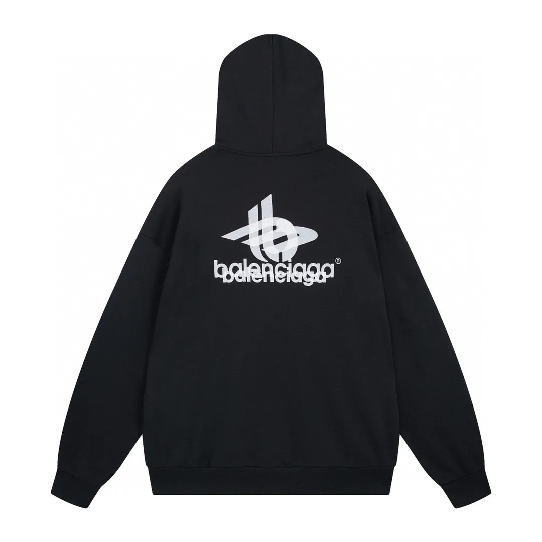 🅿️300 real photos [Top version. Official website quality] BALENCI*GA/Paris. 2024 new style. Phantom double LOGO classic pattern printed long-sleeved hooded sweatshirt. Brick cabinet synchronization. Genuine product developed in the first time, happy to print and compare! The fabric is made of Paris ZP custom-woven and dyed cotton terry sweatshirt. The weight is 450 grams. The cloth surface is clean. The cloth pattern is clear, soft and comfortable. The threads are dyed with no color difference. The classic printing is made of environmentally friendly imported materials, with LOGO phantom effect, clear letters and three-dimensional effect. Restored brick cabinet. Ready-made clothes are washed and distressed, different market currency, welcome to compare, the version adopts OS loose shoulder version. Same style for men and women Coding: BL238010 Color: black, white Size: XS S M L
