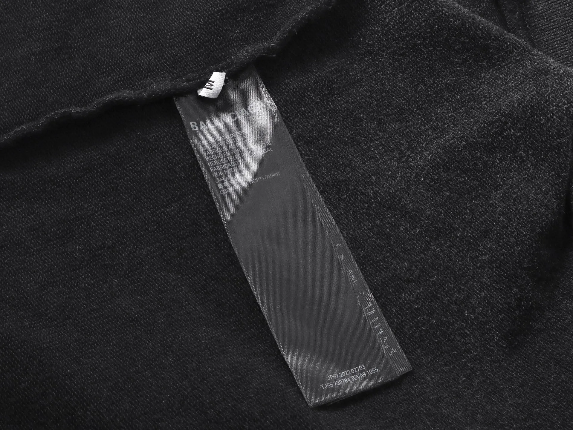 🅿️336 Detailed pictures [Top version. Official website quality] BALENCI*GA/Paris. 25ss latest model. Paris English color LOGO foam printed washed and worn hooded sweatshirt. The brick cabinet is synchronized. The fabric is made of Paris ZP custom-woven and dyed cotton sweatshirt, with a weight of 460 grams. The cloth surface is clean. The cloth pattern is clear, soft and comfortable, and the threads are dyed with no color difference. The classic pattern is foam printed using environmentally friendly imported materials, with clear letters and a strong three-dimensional feel. Restored brick cabinet. The garments were washed and aged, and polished by many hands. Produced by ultra-heavy craftsmanship, the market currency is very different, welcome to compare. The version adopts OS loose shoulder design. The same style for men and women. Code: BL259928 Color: Washed black, floral gray Size: XS S M L