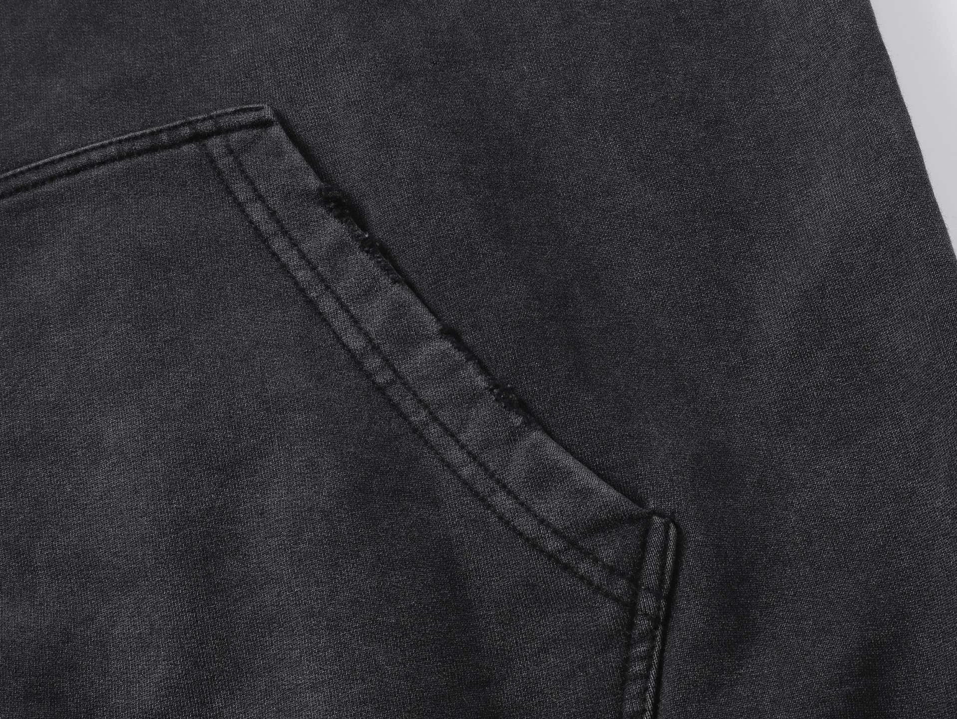 🅿️336 Detailed pictures [Top version. Official website quality] BALENCI*GA/Paris. 25ss latest model. Paris English color LOGO foam printed washed and worn hooded sweatshirt. The brick cabinet is synchronized. The fabric is made of Paris ZP custom-woven and dyed cotton sweatshirt, with a weight of 460 grams. The cloth surface is clean. The cloth pattern is clear, soft and comfortable, and the threads are dyed with no color difference. The classic pattern is foam printed using environmentally friendly imported materials, with clear letters and a strong three-dimensional feel. Restored brick cabinet. The garments were washed and aged, and polished by many hands. Produced by ultra-heavy craftsmanship, the market currency is very different, welcome to compare. The version adopts OS loose shoulder design. The same style for men and women. Code: BL259928 Color: Washed black, floral gray Size: XS S M L