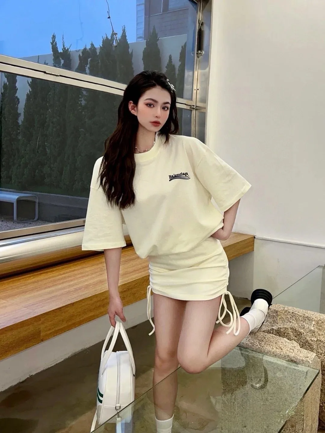♻️💯Upper body reference model picture❤️The top tested version of Balenciaga BALENCIAGA Cola Mailang embroidered printed short-sleeved T-shirts of the same style for male and female couples stars. Three colors are available, ensuring the same fabric as the original version, no color difference! Customized dyeing in a package! INS, Xiaohongshu’s popular style, classics that never fade away! The king of orders in Spain, the fried chicken is highly recommended! 32S 280g pure cotton double yarn fabric, comfortable and wide! Full of drape! The printing uses Tajima embroidery machine imported from Japan, which is known as the fighter among embroidery machines. The embroidery is meticulous, with no threads or skipped threads, the printing and embroidery are full and fine, and the letter spacing is consistent with ZP! Wearing it gives you full confidence and peace of mind! The labels and washes are all correct! On behalf of G at the same level! Consistent packaging at the counter!  Size: XS-L Color: Beige, taro purple, active gray, light hemp gray, beige P:260
