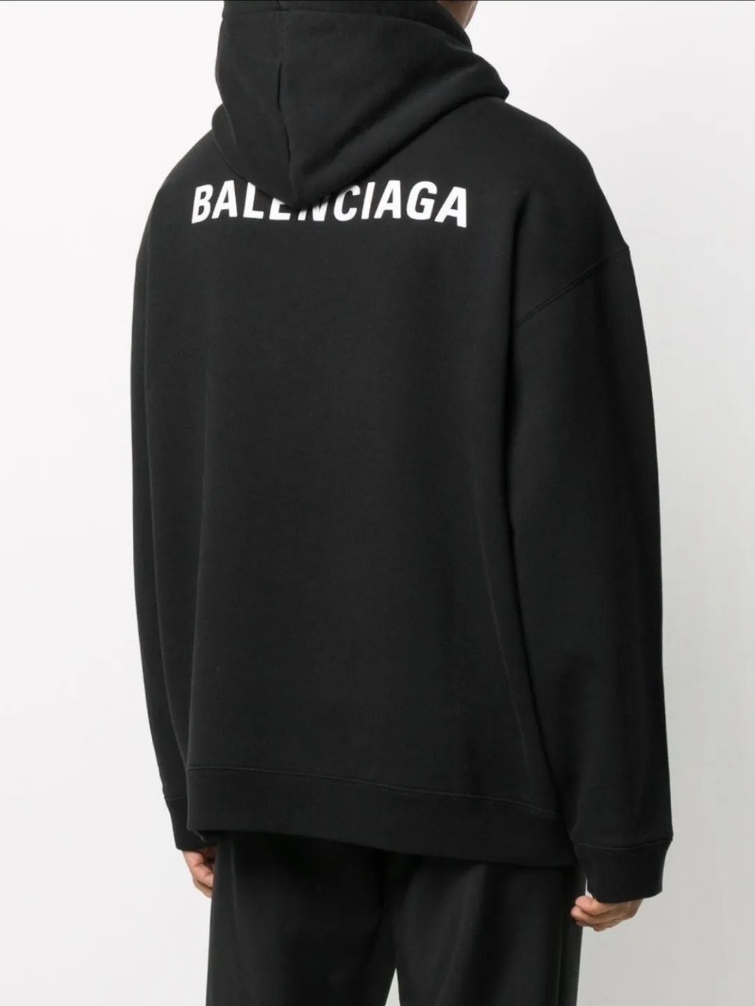 ♻️💯Reference model picture for the upper body❤️The top version of BALENCIAGA with large LOGO basic letters on the back, pure cotton loose, same style for men and women, high-end hooded sweatshirt, the god of simplicity in Paris, a volume sought after by many stars. Lisa’s favorite basic short-sleeved Paris style, which has a very high appearance rate. Wear alone, paired with jeans, shorts, and sweatpants, it's a versatile style. Xiaohongshu, a hot item on INS, a must-have for Paris fans.  The printing uses white glue as a base, coupled with Kornit direct injection, which ensures the anchorage of the printing and machine washing without any pressure. However, everyone should pay attention to something. The printing of this model is not thick glue, and the printing surface is not shiny. Please pay attention to the importance of version. Don't make a pattern based on the pictures. If you don't have the original version, you won't be able to make it look one to one like the original version. At most, you can just make a look. It's just a piece of clothing without a soul. The fabric is made of 480g combed cotton terry fabric, and the threads and fabric are custom-woven and dyed in the same style, with no color difference.  A complete set of customized tags, collar tags, washed, plastic bags, and most importantly, a complete set of bags, tag codes, and codes are all authentic.  Color: Black Size: XS-L P:450