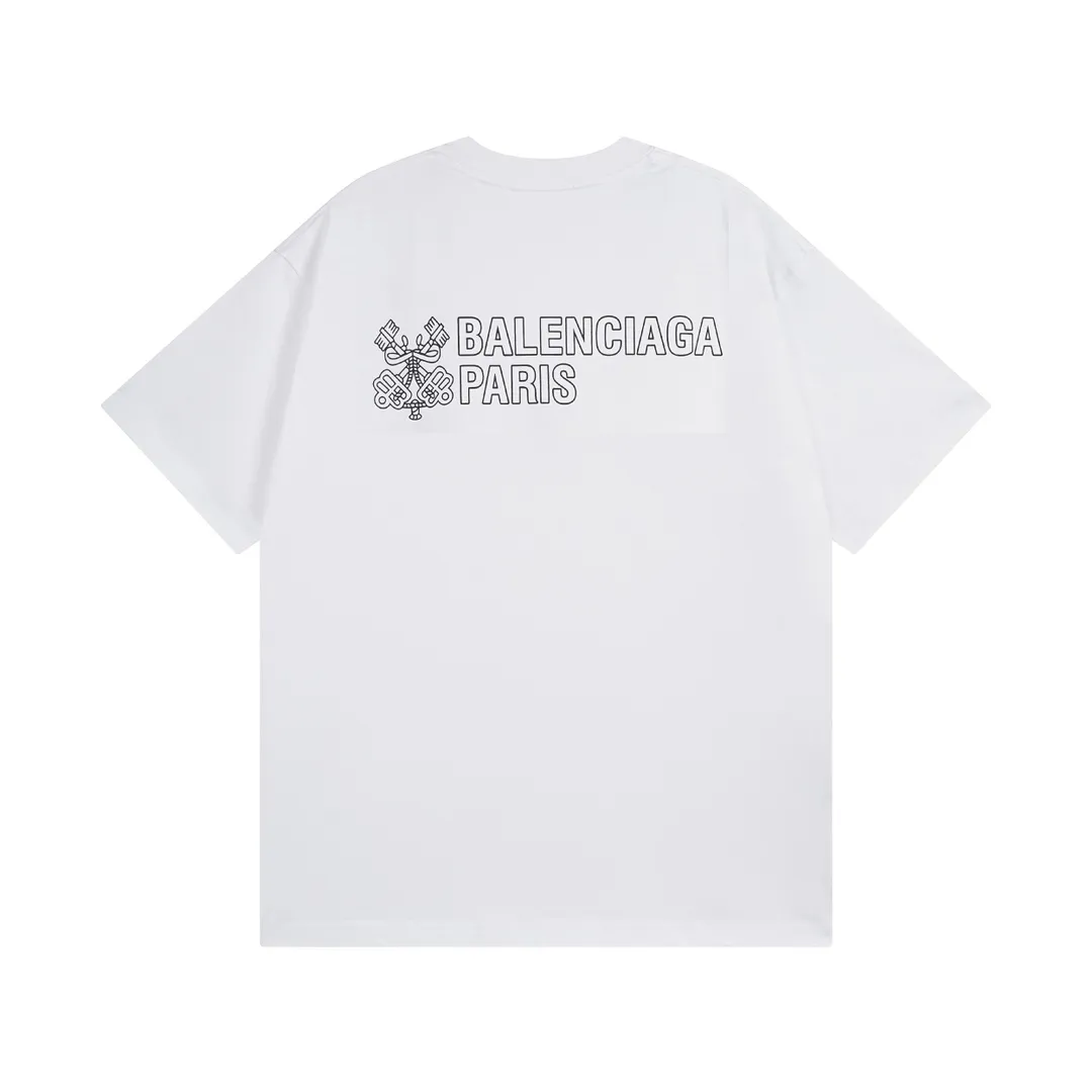 🅿️170 real shots [Top version. Official website quality] BALENCI*GA/Paris.SS25 latest model. The new LOGO monogram is printed on the front and back of the short-sleeved T-shirt. The brick cabinet is synchronized. It is developed at the first time and the fabric is made of Paris ZP custom-woven and dyed cotton double yarn. Weighing 260 grams, the cloth surface is clean. The cloth pattern is clear, soft and comfortable. The threads are dyed with no color difference. The printing is made of environmentally friendly imported materials. The letters are clear and the effect is three-dimensional. The version adopts OS loose shoulder design. Same style for men and women. Code: BL223619 Color: black, white Size: XS S M L