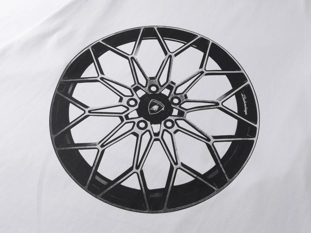 🅿️250 Actual pictures [Top version. Official website quality] BALENCI*GA/Paris co-branded Lamborghini Lamborghini front and back left and right sleeves direct-injection printed long-sleeved T-shirt # SS25 latest model. Research and development at the first time, different market currencies. Comparisons welcome. The fabric is made of Paris ZP custom-woven and dyed cotton double yarn. Weighing 260 grams, the cloth surface is clean. The cloth pattern is clear, soft and comfortable. The threads are dyed with no color difference. Printing adopts computer direct printing. The pattern letters are clear, three-dimensional and without burrs. Jubie market produces pictures based on pictures. Welcome to compare. The version adopts OS loose shoulder design. Same style for men and women. Code: BL255071 Color: white gray, black Size: XS S M L
