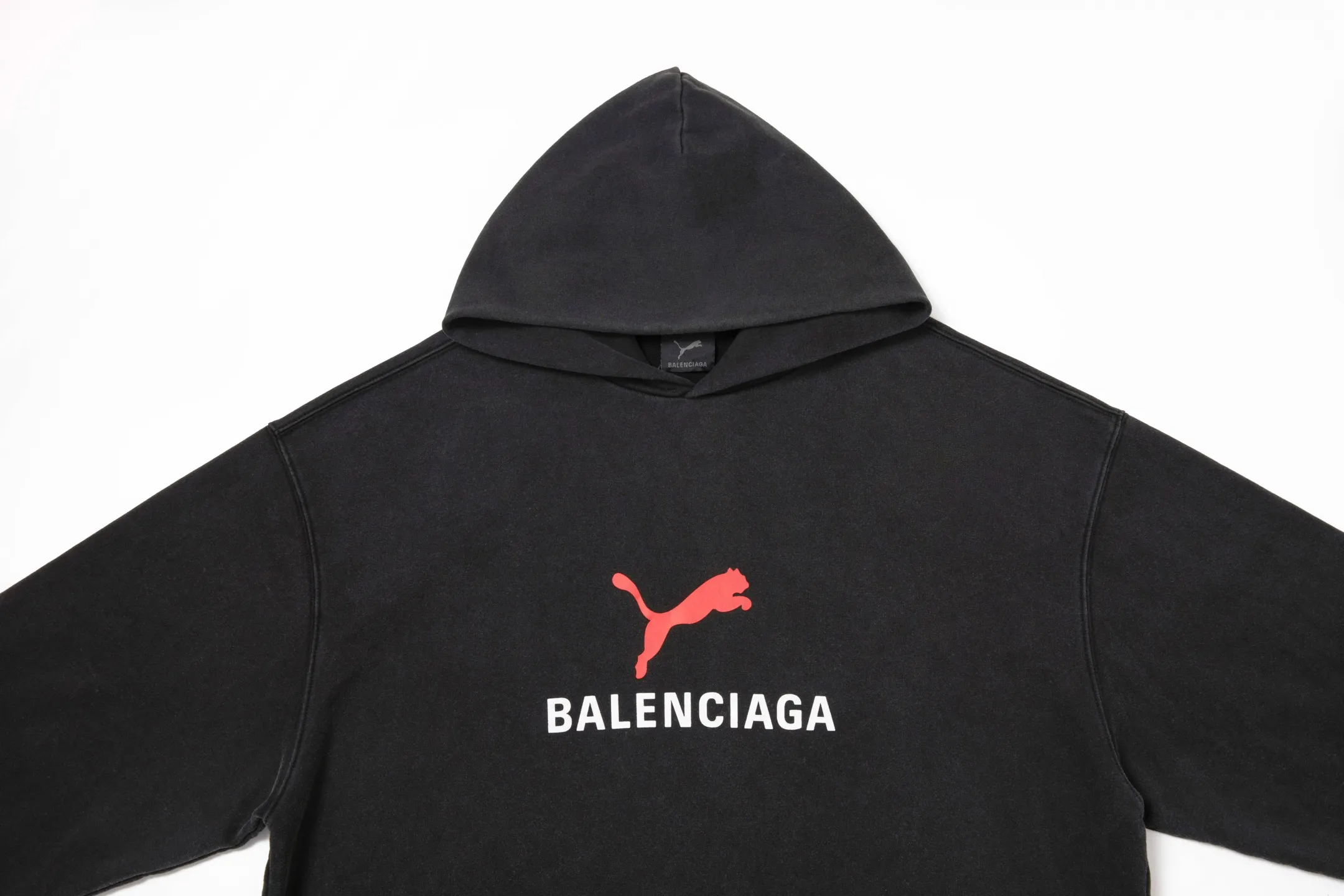 🅿️290 7202# Detailed picture Top version [[BALENCIA*GA] Official website quality Paris new joint PUMA series front printed hooded sweatshirt OS version Loose dropped shoulders Unisex style Fabric: 480g 100% cotton terry Davidson Technique: Front printed Garment wash Distressed Shape solid color Color: Washed black Size: XS S M L