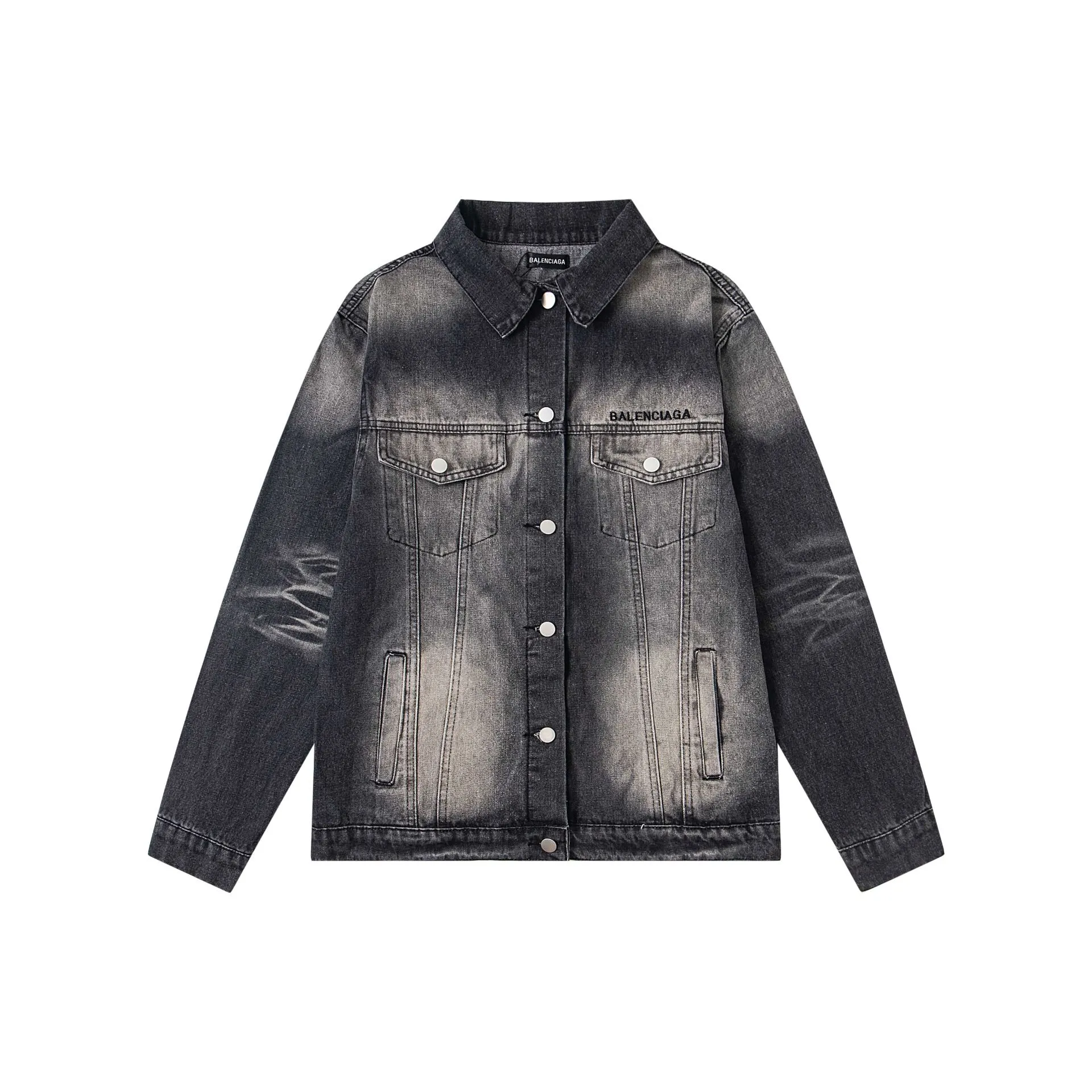 🅿️300 new model number: B155 BALENCIAGA Balenciaga washed gradient back embroidered logo denim jacket for men and women 1️⃣Using high-quality denim fabric washing process, the upper body is soft and comfortable after washing, extremely delicate, feels solid, smooth and soft. The fabric does not wrinkle, and the feel is invincible. The details are perfectly handled! 2️⃣It is very youthful and energetic, and can be easily worn by both men and women. It is very in line with the fashion aesthetic concepts of today's young people! 3️⃣ A full set of customized accessories, complete with three standards, same style for men and women, a must-have style for couples. Color: Denim Black Size: S, M, L, XL