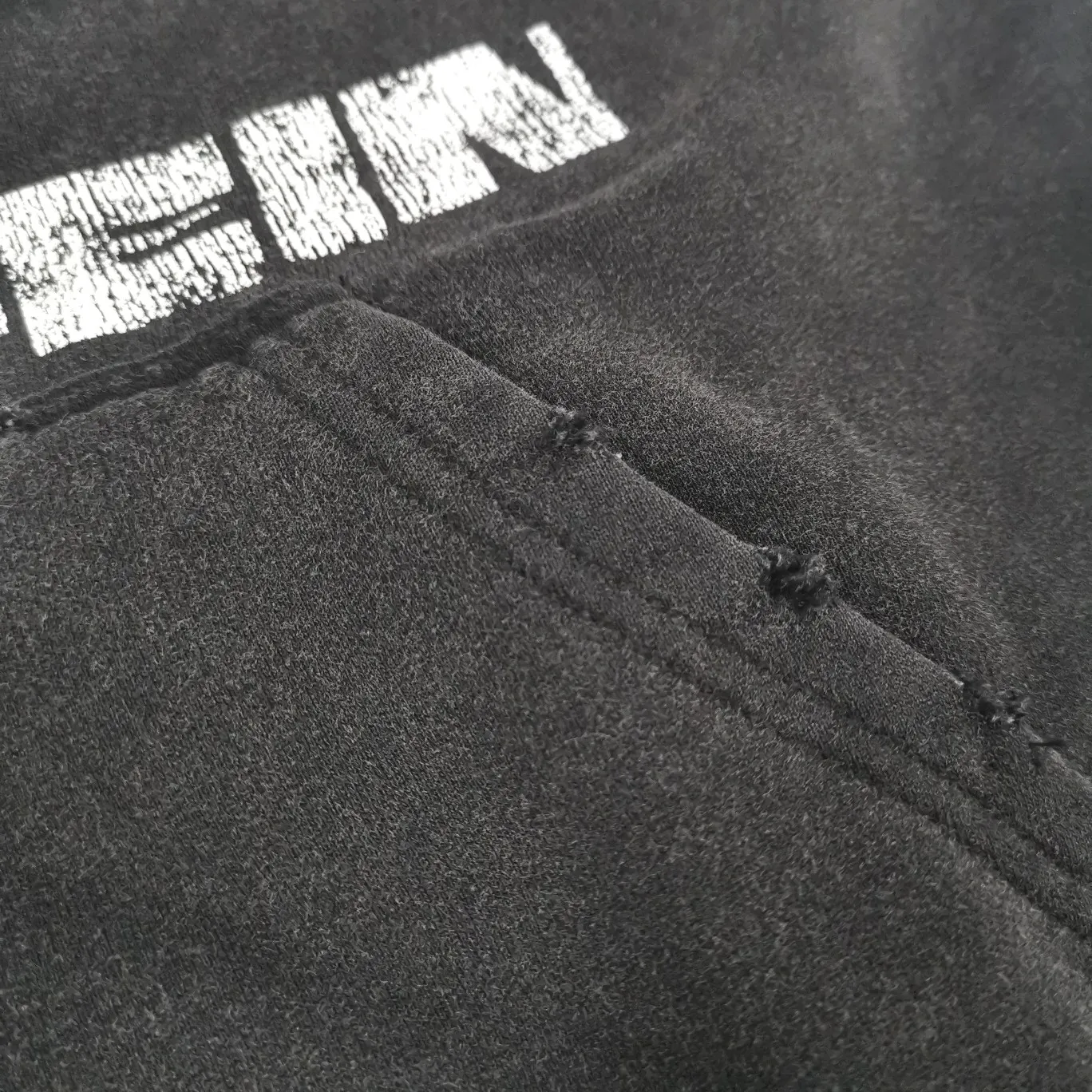 Additional details - Spring and Autumn top proven version Balenciaga SS21 German tank band exclusive Balenciaga men's and women's couple star's same style pure cotton hoodie sweatshirt. Custom-woven and dyed 550 grams of vulcanized black fabric. The weight of the fabric after washing is up to 1kg/Imported Tajima embroidery. The letters are clear/The fried sand process of ready-made clothes makes the fabric slightly white. The whole body is broken. It is so trendy, contemporary, versatile and stylish! /Printing process: Kornit digital printing direct-injection white color is produced at the same time. There are few such machines and technologies in China! It will definitely not fall off. After being soaked in water at 70 degrees for 40 minutes, it did not fall off even after being rubbed with a hand! / The wash labels on the collar are all limited numbers [1-400 numbers] to ensure that each piece of clothing has a different number and is unique! / It takes a full month and a half from getting the sample to the finished product. You can imagine how difficult it is and our original intention. We never waver and must be authentic. Every piece of clothing is only shown to everyone after passing the inspection!  Quantity available, please take advantage of it! This is not just clothes, it is art and pursuit! In order to show the top tested version, the editor specially added a set of detailed supplementary pictures, all of which are original pictures without processing. OverSize version SIZE: XS-L P:530