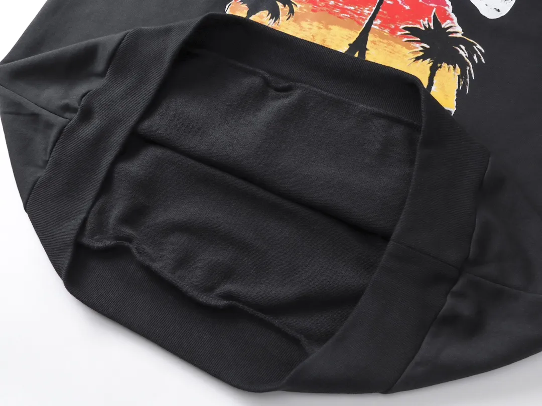 🅿️320 real photos [Top version. Official website quality] BALENCI*GA/Paris. Hawaiian sunset coconut palm tower LOGO pattern direct-printed hooded sweatshirt. Brick cabinet synchronization. The fabric is made of Paris ZP custom-woven and dyed cotton sweatshirt. The weight is 460 grams. The cloth surface is clean. The cloth pattern is clear, soft and comfortable. The threads are dyed with no color difference. The classic pattern printing uses imported machine direct printing. The effect is three-dimensional and restores the brick cabinet. Different market currencies, welcome to compare. The version adopts OS loose shoulder design. Same style for men and women. Code: BL238920 Color: black, white Size: XS S M L