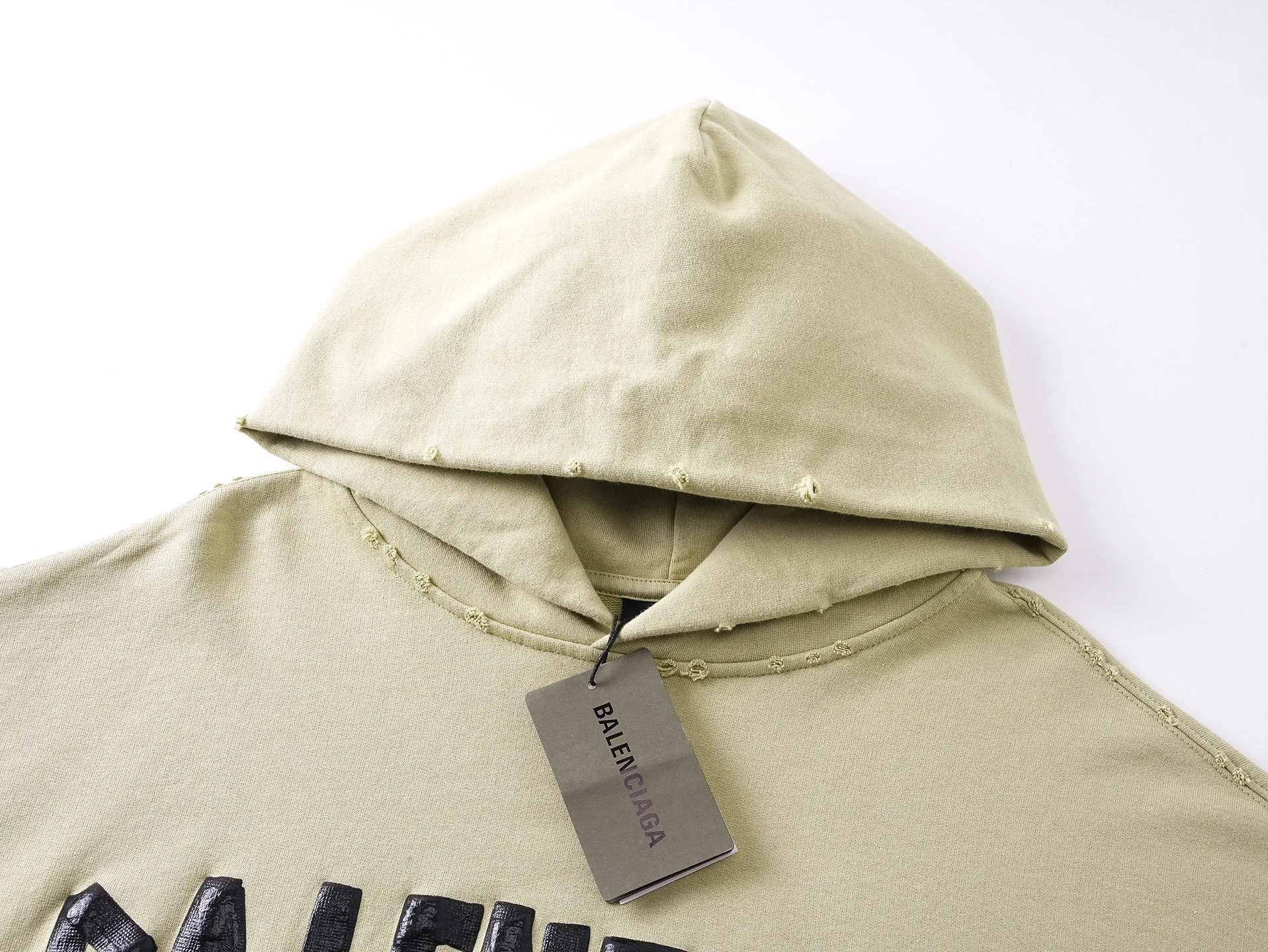 🅿️390 real photos [Top version. Official website quality] BALENCI*GA/Paris. 23ss latest classic hot model. Purchase the original board at the first time. Color. Printing. Washing. Production and authenticity. Wrong version in Jubie market. Welcome to compare. Tape direct printing. Ready-to-wear hooded sweatshirt washed and worn twice. The brick cabinet is synchronized. The fabric is made of Paris ZP custom-woven and dyed cotton sweatshirt. The weight is 450 grams. The cloth surface is clean. The cloth pattern is clear, soft and comfortable, and the threads are dyed with no color difference. The classic pattern adopts Kornit imported direct injection. The letters are clear and the effect is three-dimensional. Restored brick cabinet. The garments were washed and aged, and polished by many hands. Produced by ultra-heavy craftsmanship, special market currency. Note⚠️ZP fabric is made of fine-grained yarn. Pay attention to the big difference! Welcome to compare! The version adopts OS loose shoulder version. The same style for men and women. Code: BL238016 Color: dark gray blue, Paris blue, washed black, burgundy, fluorescent yellow, green, floral gray, sky blue, khaki Size: XS S M L