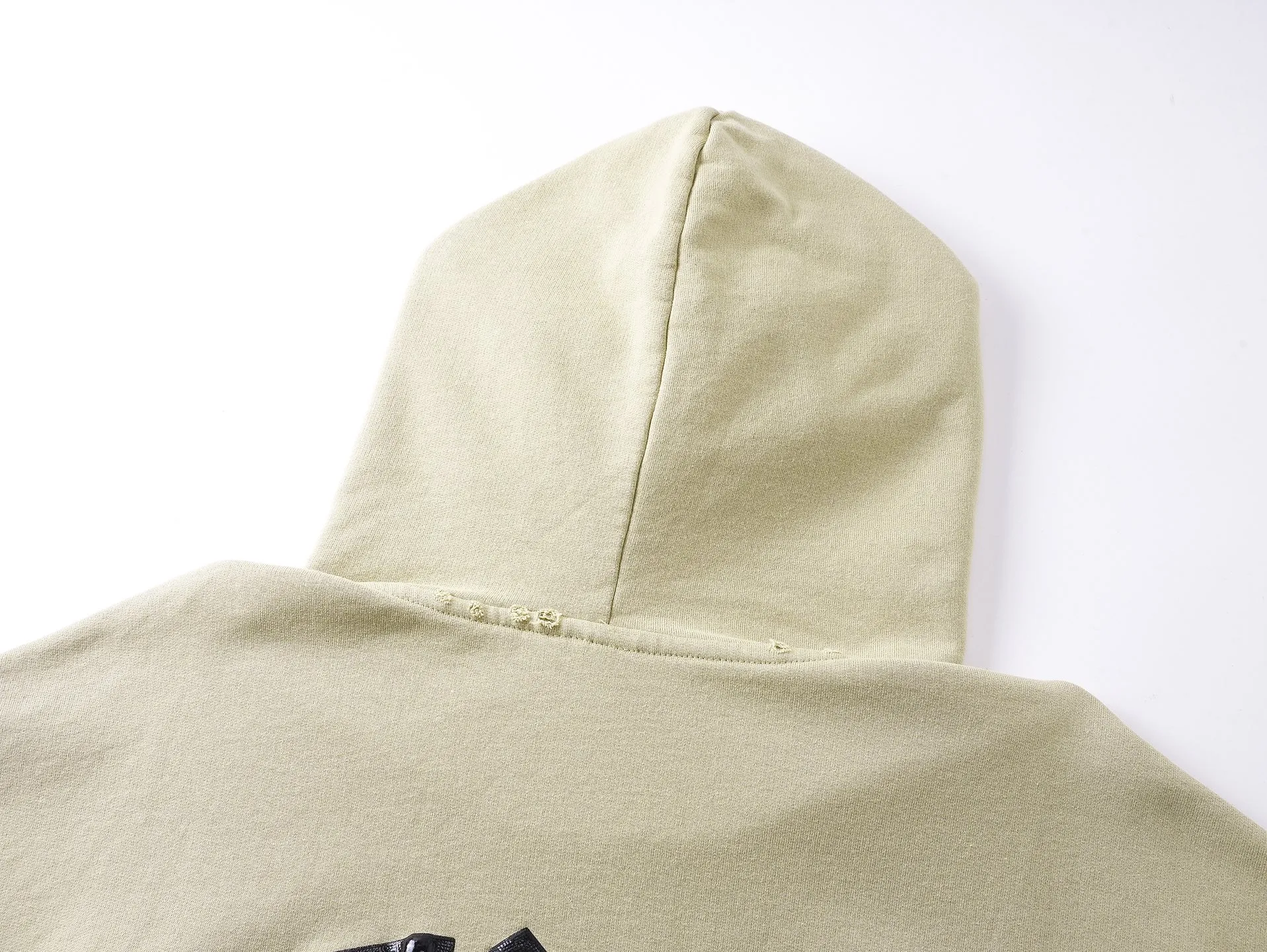 🅿️390 real photos [Top version. Official website quality] BALENCI*GA/Paris. 23ss latest classic hot model. Purchase the original board at the first time. Color. Printing. Washing. Production and authenticity. Wrong version in Jubie market. Welcome to compare. Tape direct printing. Ready-to-wear hooded sweatshirt washed and worn twice. The brick cabinet is synchronized. The fabric is made of Paris ZP custom-woven and dyed cotton sweatshirt. The weight is 450 grams. The cloth surface is clean. The cloth pattern is clear, soft and comfortable, and the threads are dyed with no color difference. The classic pattern adopts Kornit imported direct injection. The letters are clear and the effect is three-dimensional. Restored brick cabinet. The garments were washed and aged, and polished by many hands. Produced by ultra-heavy craftsmanship, special market currency. Note⚠️ZP fabric is made of fine-grained yarn. Pay attention to the big difference! Welcome to compare! The version adopts OS loose shoulder version. The same style for men and women. Code: BL238016 Color: dark gray blue, Paris blue, washed black, burgundy, fluorescent yellow, green, floral gray, sky blue, khaki Size: XS S M L