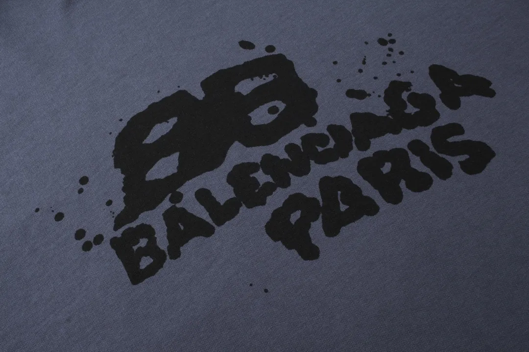 🅿️300 Detailed picture [Top version. Official website quality] BALENCI*GA/Paris BALENCI*GA#BB hand-painted graffiti long-sleeved hooded sweatshirt. 2023 autumn and winter new products. Brick cabinet synchronization. The fabric is made of Paris ZP custom-woven and dyed cotton double-yarn David sweatshirt. The weight is 450 grams, the cloth surface is clean. The cloth pattern is clear. Soft and comfortable. Good color fastness. Not easy to change color. The threads are woven and dyed with no color difference. The printing uses a round machine hand-painted effect. No burrs. The color follows the original board. The whole piece of clothing is hand-made and worn. The brick cabinet is restored. The version adopts the OS loose shoulder style. Same style for men and women. Coding: BL238018 Color: black, white, gray blue, pink Size: XS S M L
