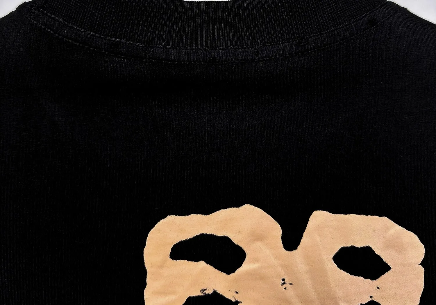 [New arrival] The top tested version of BALENCIAGA 23SS with graffiti letters for male and female couples, the same style pure cotton loose short-sleeved T-shirt. Super iconic colorful brand logo printed pattern. It is fresh and comfortable to match with sports shoes. Suitable for shopping and dating. When layered, it will look like a blogger. Low-key and tasteful. The original fabric is 280G, double-ply and double-yarn pure cotton fabric! Threads are custom-woven and dyed, no color difference, no pressure in and out of the counter, through-the-shoulder strapping process, increased washing life of clothes, no deformation, high-version digital printing process, no fading, bright colors, the same style as Internet celebrity stars, regardless of age, body shape, gender, super eye-catching, extremely fashionable, very comfortable to the touch, super texture, fashionable and individual, super versatile and good-looking, a must-have, better for couples Customized collar labels are washed, 100% different from fake versions on the market!  Color: Pink White Black Charcoal Gray Size: XS-L P:260