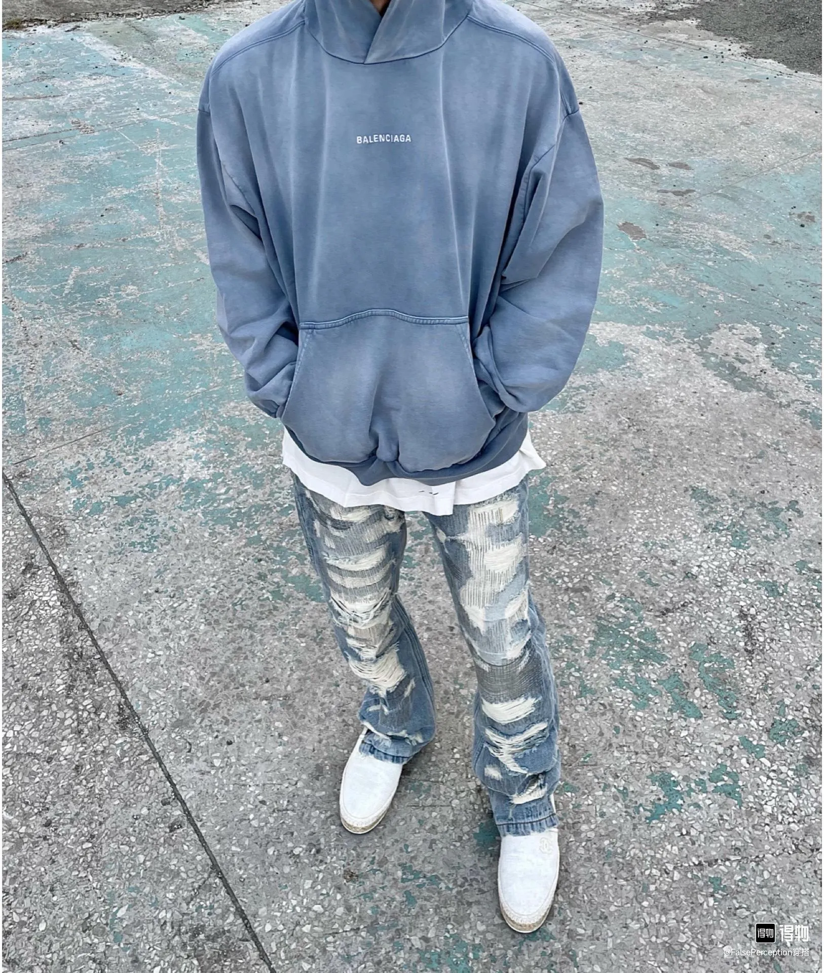 ♻️💯Refer to the model picture for the upper body❤️Top tested version - BALENCIAGA - Paris' new gradient color series. Hooded sweatshirt with embroidered letter logo on the front and back. Exclusive logo letter pattern on the front and rear panels. Heavy craftsmanship. Simple but not simple. Original development of custom-woven fabric. Use specific weight 480g. Process washing treatment. Spray horse process. Not easy to deform. Soft texture. Full of thickness. Highly restored. The chest is made of imported Tajima machine heavy industry high-density embroidery. Fine embroidery, three-dimensional effect, clear lines, no rough edges and miscellaneous threads, ultra-high-tech embroidery, very high fullness, obvious concave and convex texture, OS dropped shoulders, loose version, same style for men and women, color: lavender, gradient blue, size: XS--L P:480