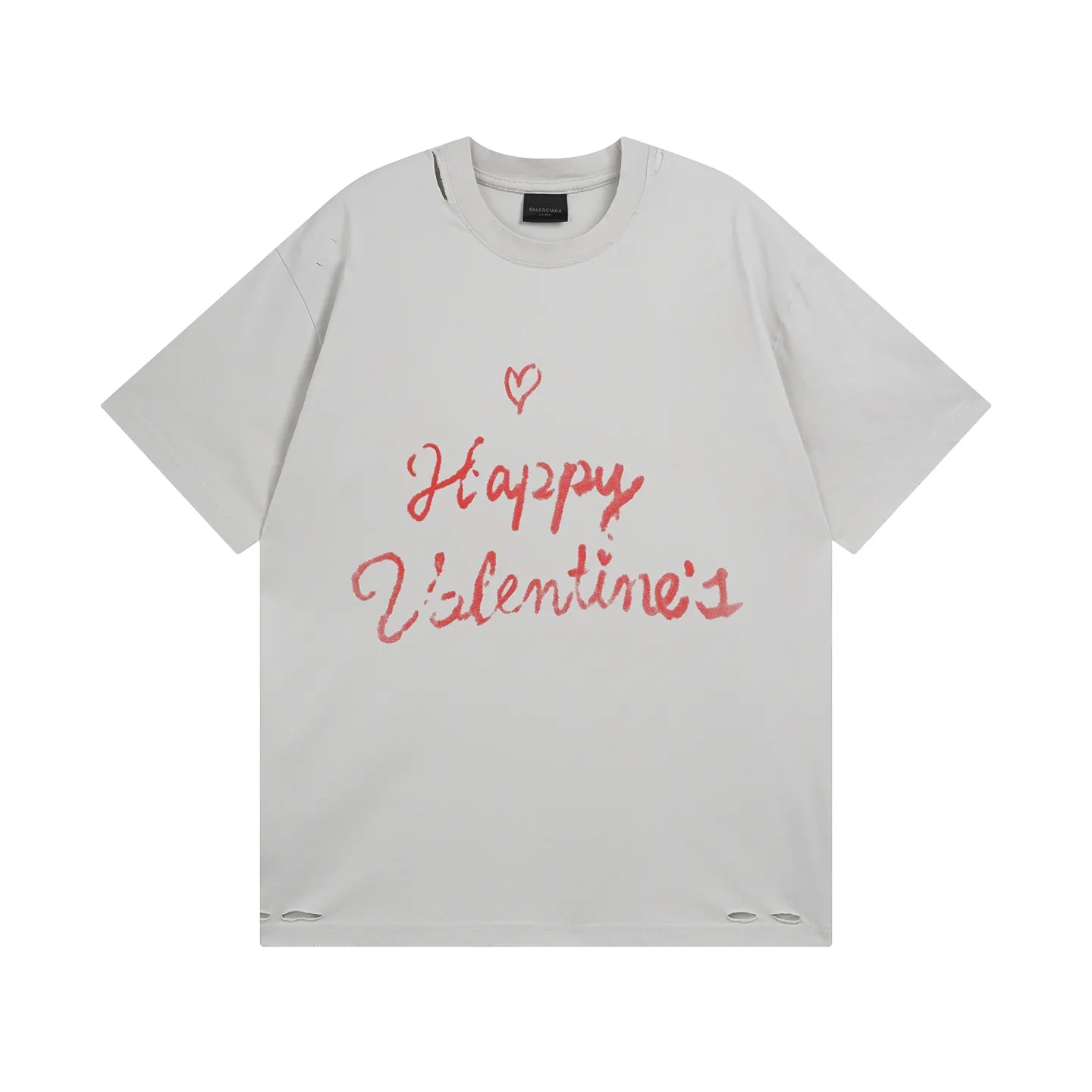 🅿️190 real photos [Top version. Official website quality] BALENCI*GA/Paris.SS25 latest model, Paris Valentine’s Day limited edition. English direct-printed short-sleeved T-shirts on the front and back. Brick cabinet synchronization. Genuine products are developed at the first time. Welcome to compare! . The fabric is made of Paris ZP custom-woven and dyed cotton double yarn. Weighing 260 grams, the cloth surface is clean. The cloth pattern is clear, soft and comfortable. The threads are dyed with no color difference. The printing uses direct-injection environmentally friendly imported materials. The letters are clear and the effect is three-dimensional. The version adopts OS loose shoulder design. Same style for men and women. Code: BL253661 Color: washed black, gray and white. Size: XS S M L