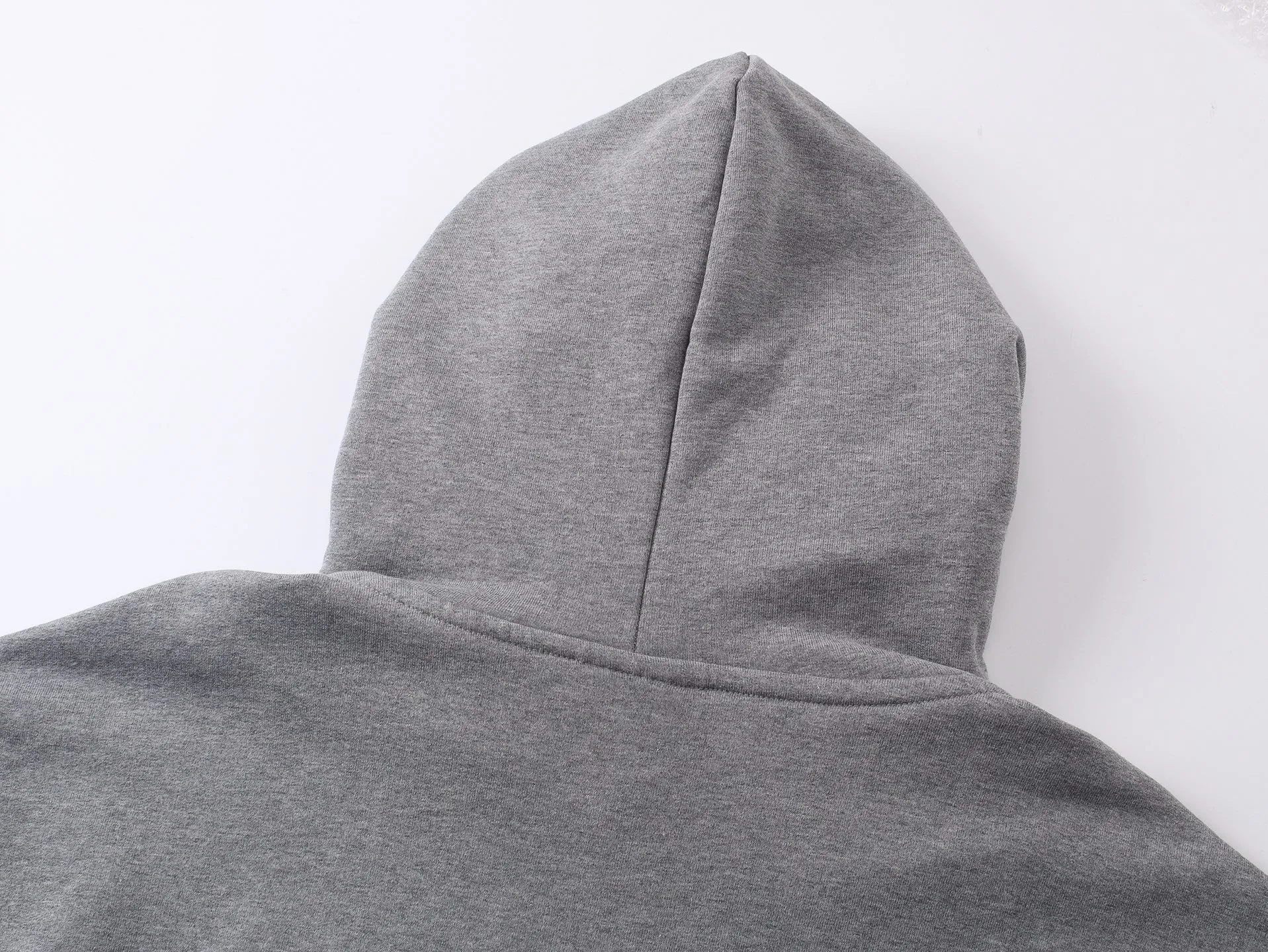 🅿️336 Detailed pictures [Top version. Official website quality] BALENCI*GA/Paris. 25ss latest model. Paris English color LOGO foam printed washed and worn hooded sweatshirt. The brick cabinet is synchronized. The fabric is made of Paris ZP custom-woven and dyed cotton sweatshirt, with a weight of 460 grams. The cloth surface is clean. The cloth pattern is clear, soft and comfortable, and the threads are dyed with no color difference. The classic pattern is foam printed using environmentally friendly imported materials, with clear letters and a strong three-dimensional feel. Restored brick cabinet. The garments were washed and aged, and polished by many hands. Produced by ultra-heavy craftsmanship, the market currency is very different, welcome to compare. The version adopts OS loose shoulder design. The same style for men and women. Code: BL259928 Color: Washed black, floral gray Size: XS S M L