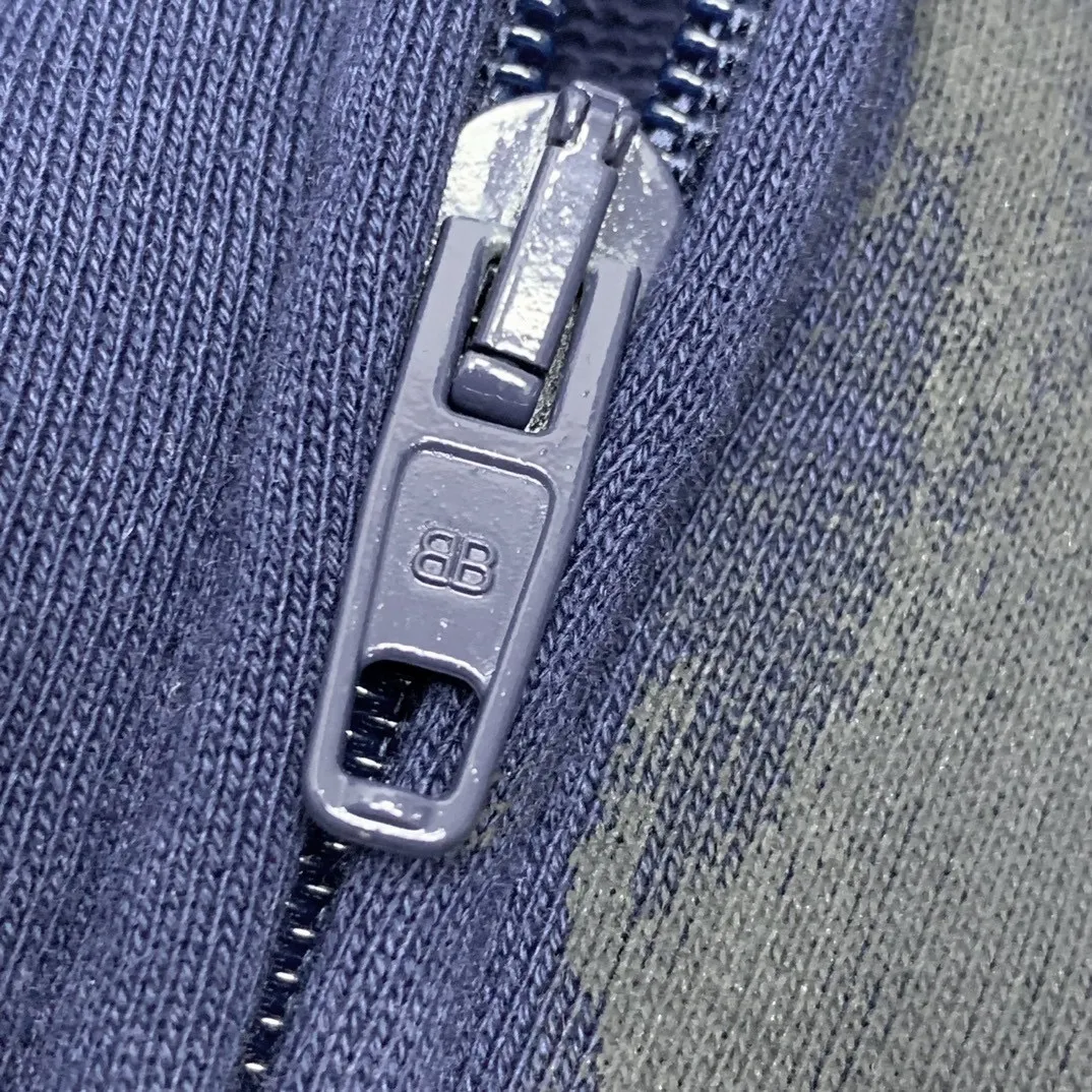 Top tested version Balenciaga Paris co-branded Lauren Raff mustang war horse embroidered flag muddy old dirty zipper cardigan sweatshirt #custom-woven Paris fabric 480g. The zipper is matched with a custom logo. Imported Tajima machines are used to embroider large-area heavy-duty high-density embroidery effects to make the embroidery more three-dimensional. The back is printed with imported glue. The ready-made garments are hand-ground and irregularly applied with mud to create a mud effect. Each piece of clothing needs to be coated three times, with an hour's interval between each coat to allow the coating to dry completely to ensure that the printing will not stick together. Exclusive and high quality due to heavy work and time consuming labor.   Color: Dark Blue Size: XS-L P:510