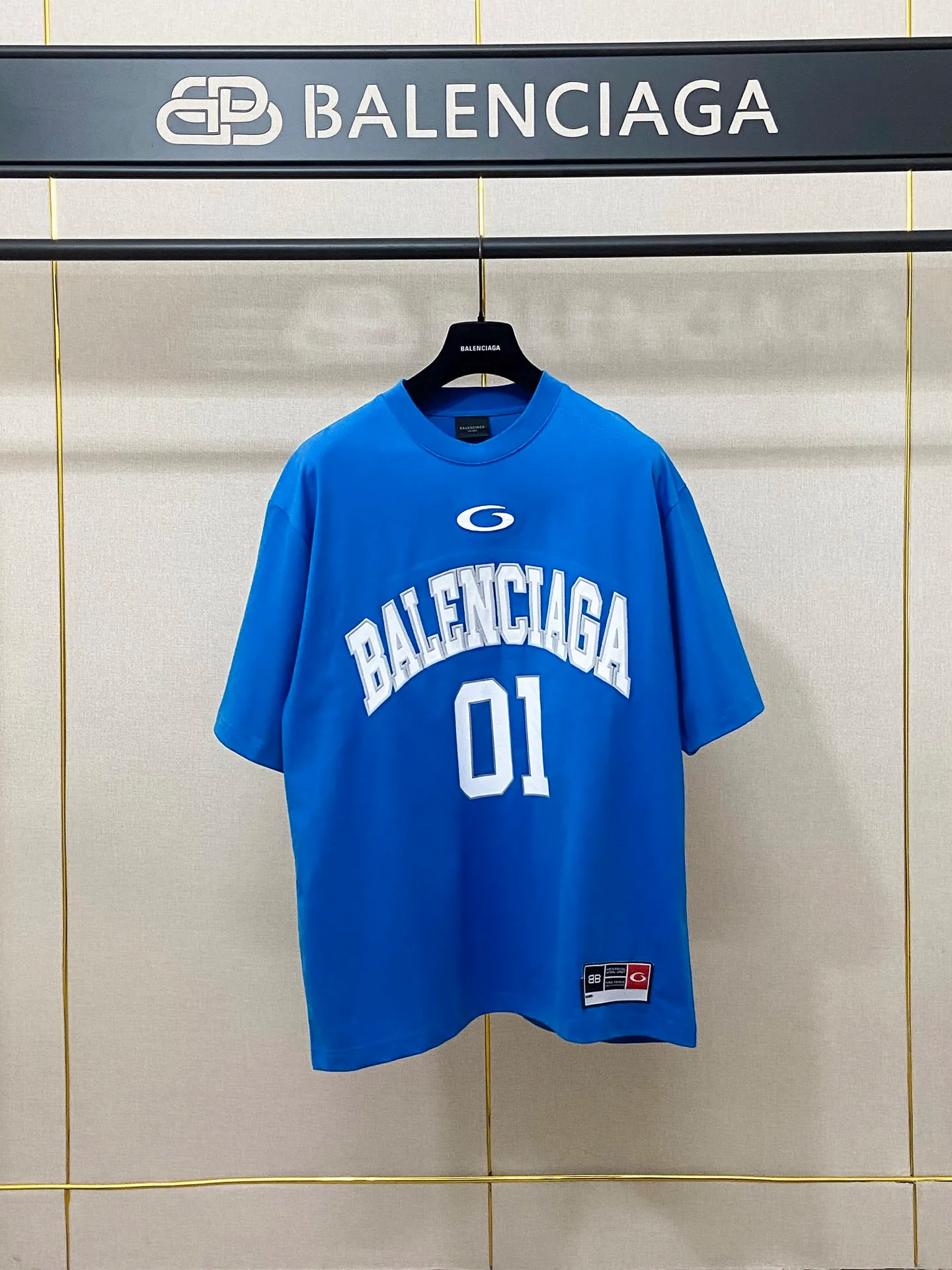 🅿️200 9180# Actual photo top version [[BALENCIA*GA] official website quality Paris new basketball jersey embroidered printed short-sleeved T-shirt OS version loose dropped shoulders Unisex style Fabric: 260g 100% cotton double yarn Process: embroidery printing on the front panel Car stamp in the lower left corner Back panel printing Garment washing Shaping Solid color Color: black white blue purple yellow Size: XS S M L