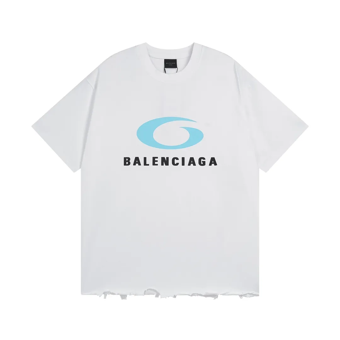 🅿️190 Detailed pictures [Top version. Official website quality] BALENCI*GA/Paris BALENCI*GA#25 Paris new style, classic LOGO print on the front and back, washed and worn, old hem, hand-polished short-sleeved T-shirt. Brick cabinet synchronization. The old and worn ZP is the same, welcome to compare. The fabric is made of Paris ZP custom-woven and dyed 100% cotton double-yarn compact cotton. The weight is 260 grams. The cloth surface is clean. The cloth pattern is clear. Soft and comfortable. Good color fastness. Not easy to change color. The threads are woven and dyed with no color difference. The printing uses imported environmentally friendly glue printing, and the ready-made garments are washed, worn and worn, and the process is extremely heavy. Jubie market makes goods based on pictures. Comparisons welcome. Restore the brick cabinet. The version adopts the OS loose shoulder version. Same style for men and women. Code: BL253652 Color: black, white Size: XS S M L