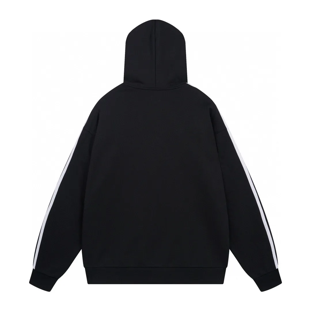 🅿️380 real photos [Top version. Official website quality] BALENCI*GA/Paris co-branded Adidas Adidas clover three-stripe LOGO embroidered zipper cardigan hooded sweatshirt# The fabric is made of Paris ZP custom-woven and dyed cotton sweatshirt. Weighing 450 grams, the cloth surface is clean. The cloth pattern is clear, soft and comfortable. The threads are dyed with no color difference. The classic pattern embroidery uses imported embroidery, and the letters are clear, three-dimensional and without rough edges. Jubie market produces pictures based on pictures. Welcome to compare. The version adopts OS loose shoulder design. Same style for men and women. Code: BL238052 Color: Black Size: XS S M L