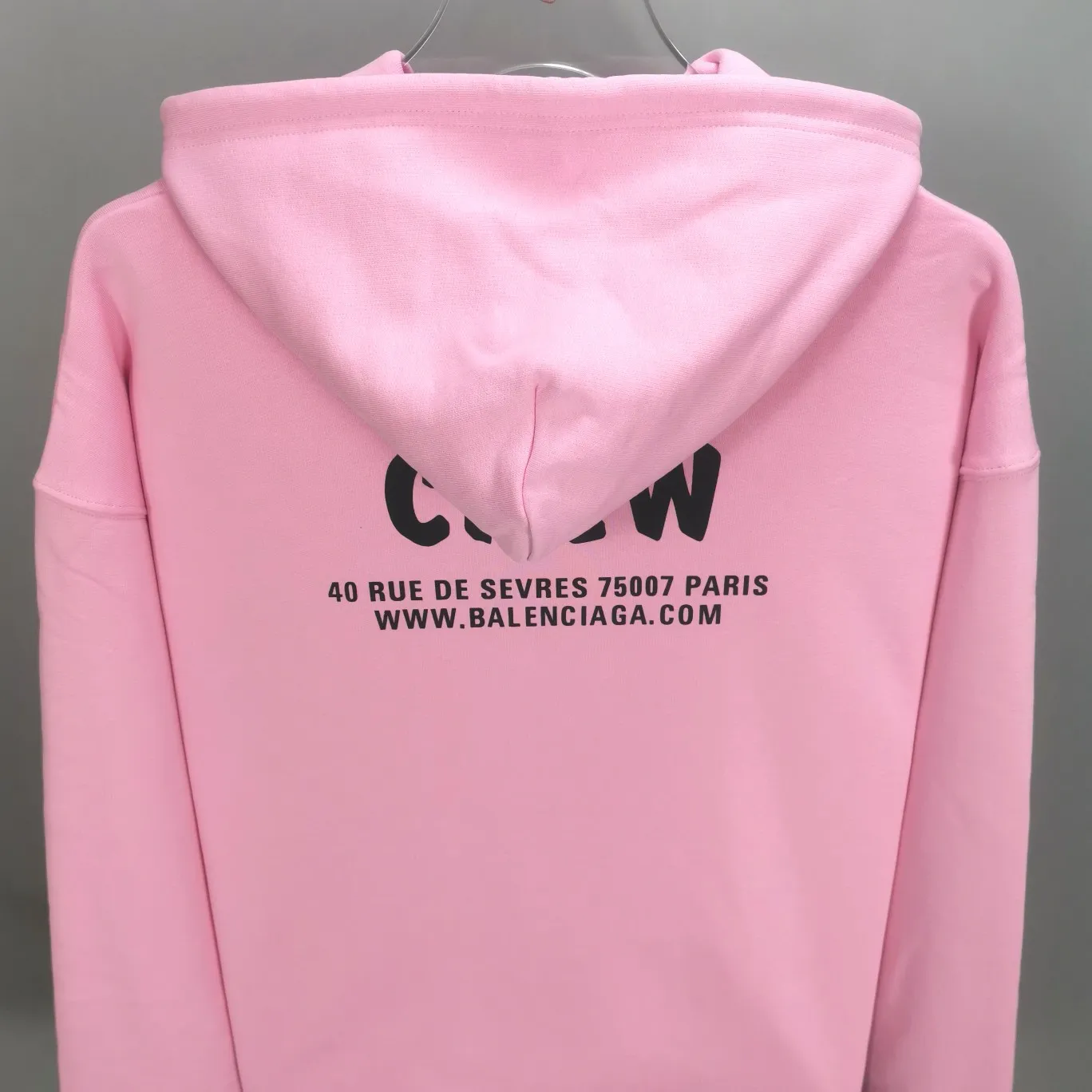The top tested version BALENCIAGA Balenciaga CREW staff limited edition for male and female couples star autumn and winter pure cotton hoodie sweatshirt hooded as a Balenciaga 20th anniversary employee limited short-sleeve, full of Parisian feelings, highly recommended! ! The letters on the chest are also very simple and elegant, and the shape is super OS. The whole dress has been washed, and the 480g combed cotton terry fabric is very textured and you can touch it! High-definition imported glue and high-coverage screen printing on the chest, the dots are very precise. Color: Peach Pink Lemon Yellow Black White Size: XS-L P:430