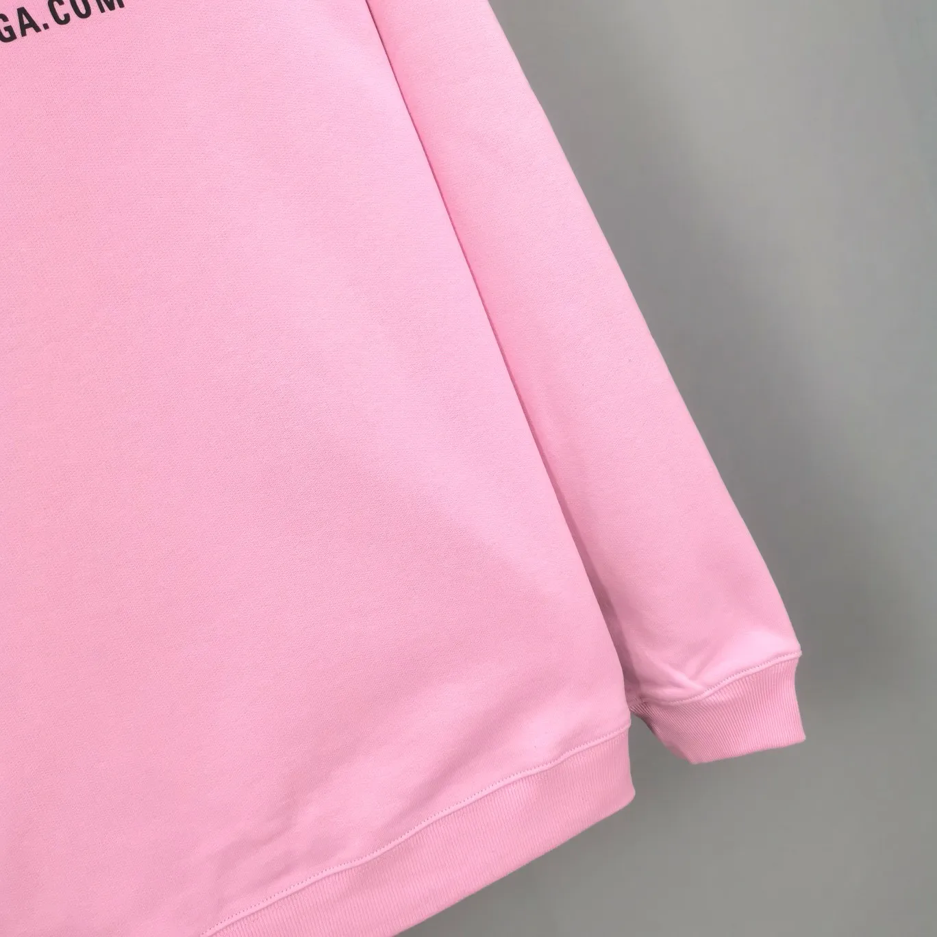 The top tested version BALENCIAGA Balenciaga CREW staff limited edition for male and female couples star autumn and winter pure cotton hoodie sweatshirt hooded as a Balenciaga 20th anniversary employee limited short-sleeve, full of Parisian feelings, highly recommended! ! The letters on the chest are also very simple and elegant, and the shape is super OS. The whole dress has been washed, and the 480g combed cotton terry fabric is very textured and you can touch it! High-definition imported glue and high-coverage screen printing on the chest, the dots are very precise. Color: Peach Pink Lemon Yellow Black White Size: XS-L P:430