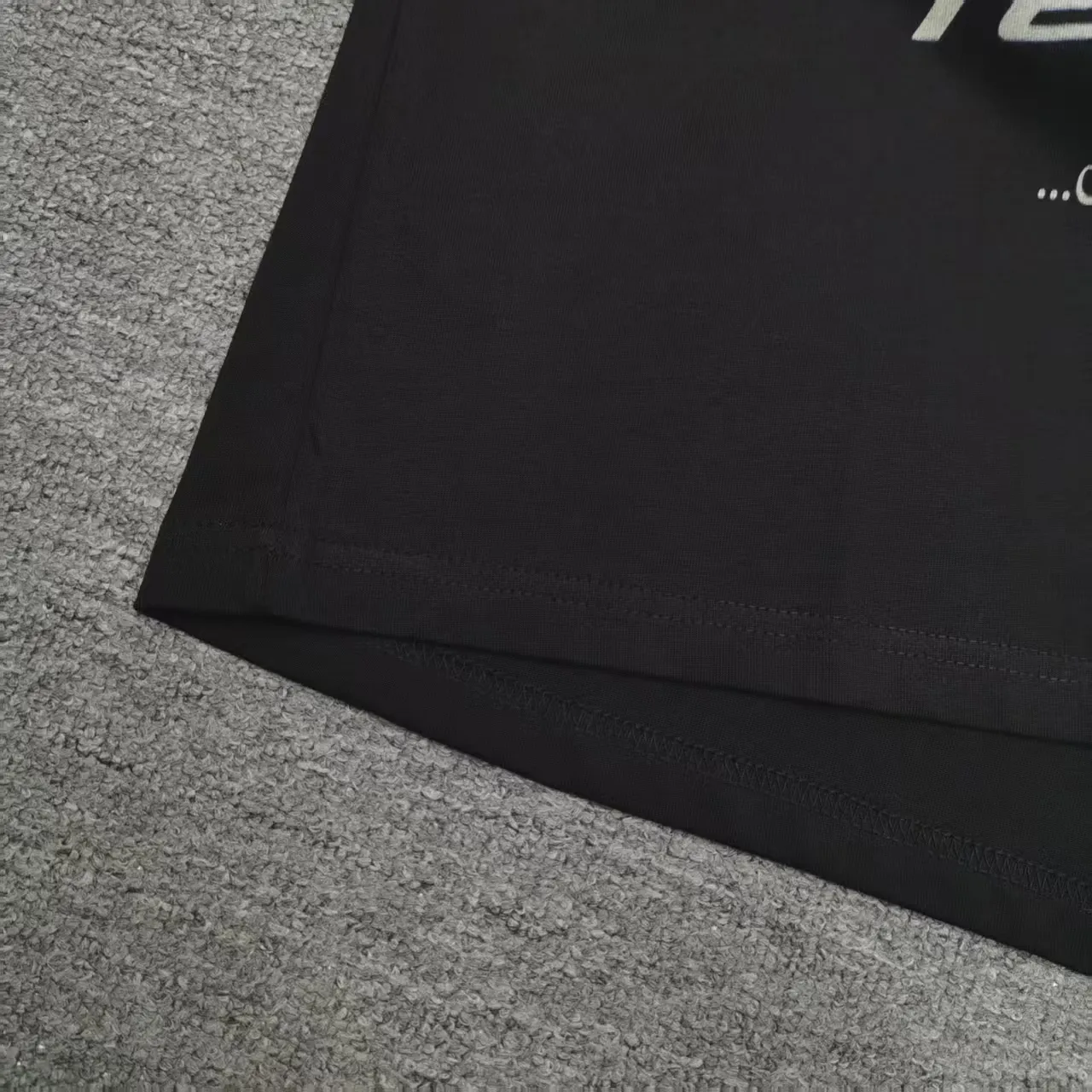 [Top version. Official website quality] BALENCI*GA/Paris co-branded Lamborghini Lamborghini front and back left and right sleeves direct-injection printed short-sleeved T-shirt # SS25 latest model. Research and development at the first time, different market currencies. Comparisons welcome. The fabric is made of Paris ZP custom-woven and dyed cotton double yarn. Weighing 260 grams, the cloth surface is clean. The cloth pattern is clear, soft and comfortable. The threads are dyed with no color difference. Printing adopts computer direct printing. The pattern letters are clear, three-dimensional and without burrs. Jubie market produces pictures based on pictures. Welcome to compare. The version adopts OS loose shoulder design. Same style for men and women. Color: white gray, black. Size: XS S M L P: 260
