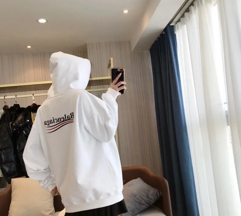 ♻️💯Reference model picture for the upper body❤️The top tested version of Balenciaga BALENCIAGA classic cola wave print hooded sweatshirt. ZP pattern original development. 1:1 customized accessories. Packaging (including logo Sydney paper + new main mark + washing + hang tag). The whole sweatshirt is made of 460g pure cotton large terry, and the wet weight can reach 490, which is full of thickness. The printing uses the Israeli Kornit digital direct-injection process. The dye is added with 0.028 granular nano-plastics. When sprayed on the fabric, it has strong adhesion and is not afraid of strong washing and exposure (it is recommended to take care of the clothes), ensuring that the printing will not fall off after wearing. Customized washing, labeling, accessories, and hardware can reach professional standards. Whole piece of clothing, hat string, threaded fabric, produced in the same vat, 0 color difference, color: white, size: XS-L P:430