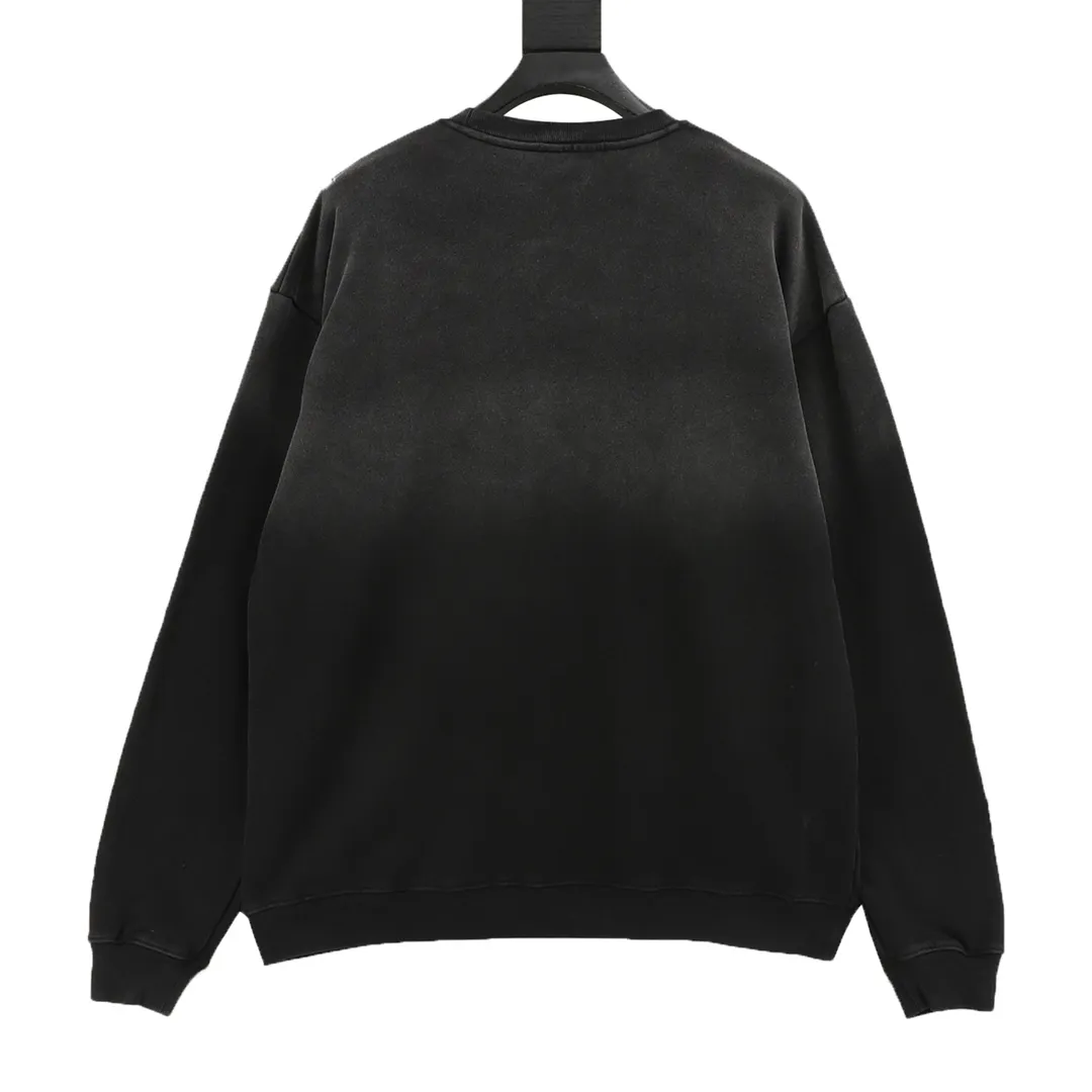 🅿️520 balenciaga/Balenciaga Gradient washed destroyed hand-painted cursive lettering round neck sweatshirt Customized high-weight knitted cotton fabric carefully made, particularly solid feel, full texture, soft and delicate, comfortable for the upper body, excellent moisture absorption and perspiration performance, not stuffy! The logo written in cursive on the chest is very conspicuous, and the gradient is washed and destroyed, making it highly recognizable! The loose OS cut is in line with the current trend aesthetic. It is very tolerant and can be easily styled if you wear it casually! size：S-L