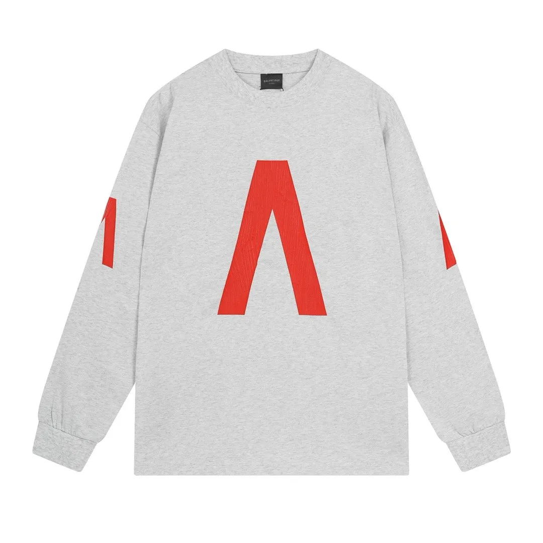🅿️240 detailed pictures [Top version. Official website quality] BALENCI*GA/Paris. 2024 latest global limited edition. BALENCIAGA joins forces with Archive to create a long-sleeved T-shirt. Crack printed washed distressed T-shirt. Overweight craftsmanship, brick cabinet synchronization. ⚠️Distinguish the market currency, genuine research and development, worn. The hand painting is consistent with ZP, and the printing uses imported cracked environmentally friendly glue. The garments are washed, worn and worn. The whole piece is designed with heavy craftsmanship. Comparisons welcome. The version adopts OS loose shoulder design. Same style for men and women. Code: BL235031 Color: black, off-white Size: XS S M L