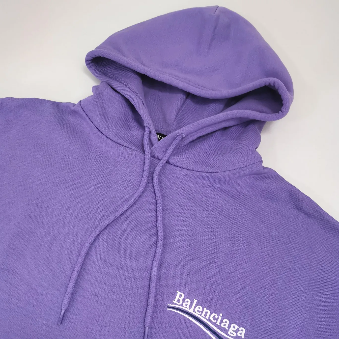 The top version of Balenciaga BALENCIAGA Cola Mailang embroidery printed men's and women's couple star's same style pure cotton hoodie hooded sweatshirt comes in three colors, ensuring the same fabric as the original version, no color difference! Customized dyeing in a package! INS, Xiaohongshu’s popular style, classics that never fade away! The king of orders in Spain, the fried chicken is highly recommended! 480% pure cotton terry fabric, comfortable and warm! Full of drape! The printing uses Tajima embroidery machine imported from Japan, which is known as the fighter among embroidery machines. The embroidery is meticulous, with no threads or skipped threads, the printing and embroidery are full and fine, and the letter spacing is consistent with ZP! Wearing it gives you full confidence and peace of mind! The labels and washes are all correct! On behalf of G at the same level! Consistent packaging at the counter! Size: XS-L Color: Purple light gray white gray P:450