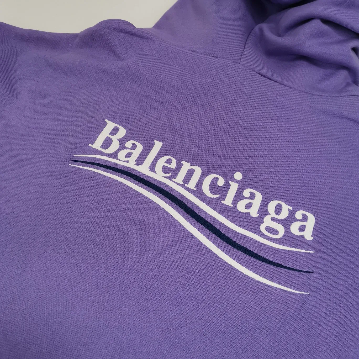 The top version of Balenciaga BALENCIAGA Cola Mailang embroidery printed men's and women's couple star's same style pure cotton hoodie hooded sweatshirt comes in three colors, ensuring the same fabric as the original version, no color difference! Customized dyeing in a package! INS, Xiaohongshu’s popular style, classics that never fade away! The king of orders in Spain, the fried chicken is highly recommended! 480% pure cotton terry fabric, comfortable and warm! Full of drape! The printing uses Tajima embroidery machine imported from Japan, which is known as the fighter among embroidery machines. The embroidery is meticulous, with no threads or skipped threads, the printing and embroidery are full and fine, and the letter spacing is consistent with ZP! Wearing it gives you full confidence and peace of mind! The labels and washes are all correct! On behalf of G at the same level! Consistent packaging at the counter! Size: XS-L Color: Purple light gray white gray P:450