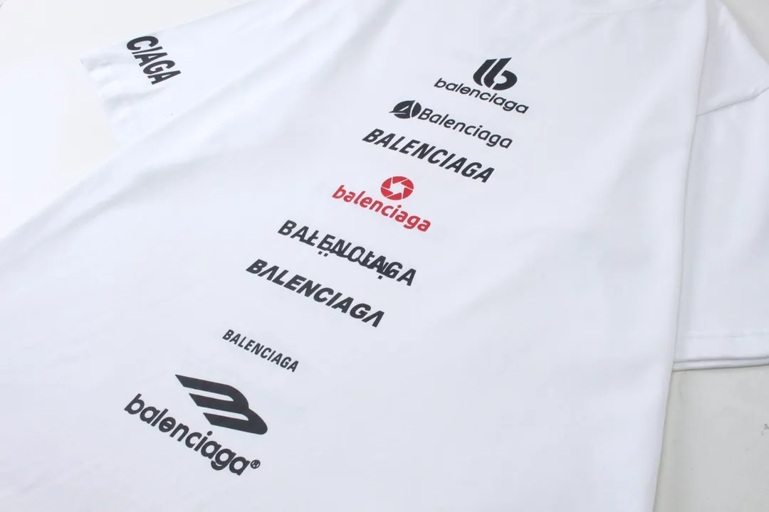 🅿️180 detailed pictures [Top version. Official website quality] BALENCI*GA/Paris. Multi-element trademark LOGO short-sleeved T-shirt 2024 new style. All pattern details, colors, Y boards are customized, and the brick cabinets are synchronized. Genuine products are developed at the first time, and you can print and compare! The fabric is made of Paris ZP custom-woven and dyed cotton double yarn. Weighing 260 grams, the cloth surface is clean. The cloth pattern is clear, soft and comfortable. The threads are dyed with no color difference. The printing uses environmentally friendly imported materials, the letters are clear and the effect is three-dimensional. The version adopts OS loose shoulder design. Same style for men and women. Code: BL223375 Color: black, white Size: XS to L