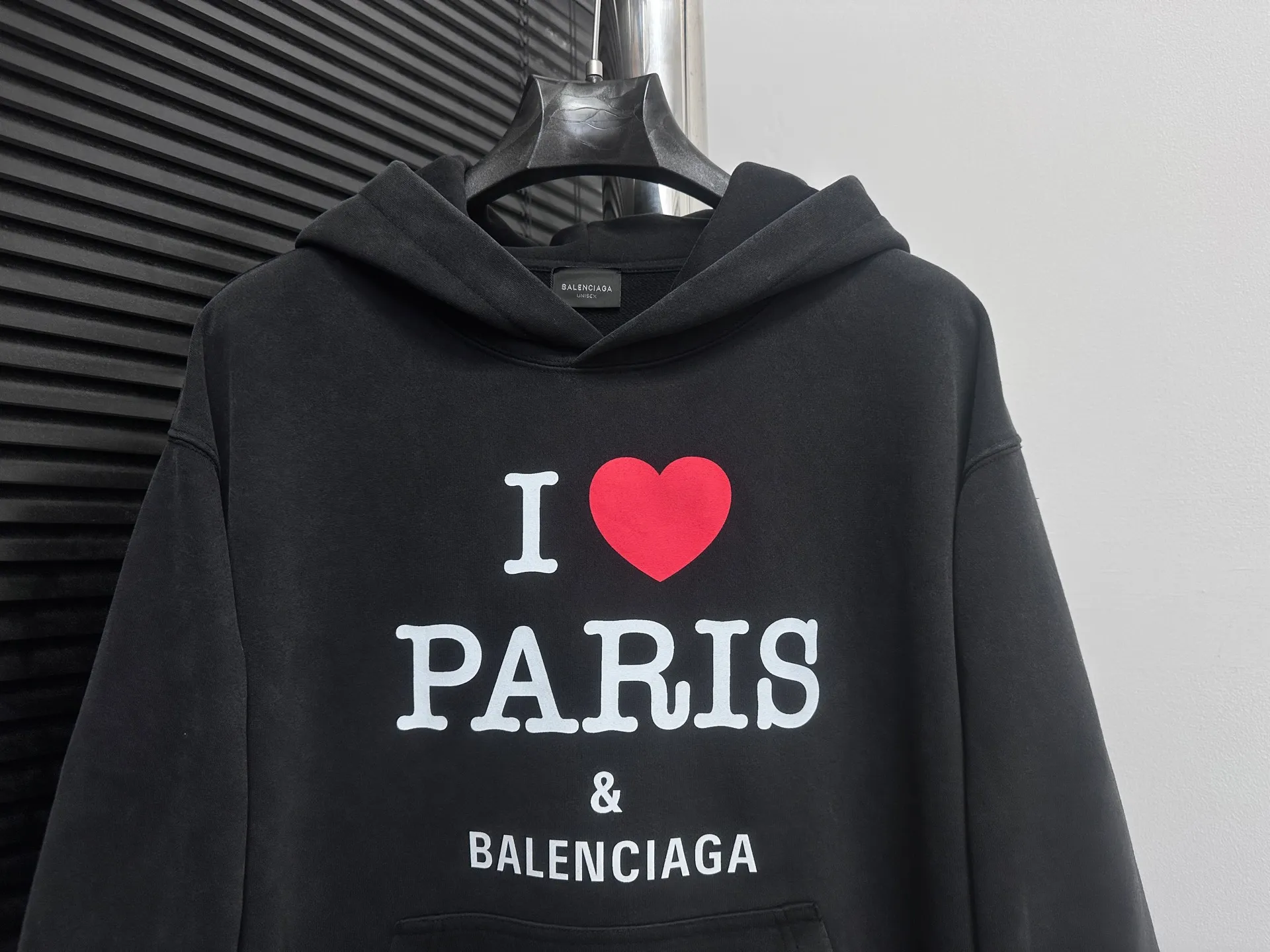 🅿️330 [BALENCIaGA] Paris washed hooded sweatshirt. The fabric is made of 400g Paris-specific double yarns* high weight double yarn ribs, washed and aged. It has a better hand feel and texture. It is not easy to deform, not easy to shrink, not easy to fade, and maintains long-term beauty. The same style for men and women! ! Size: S-XL