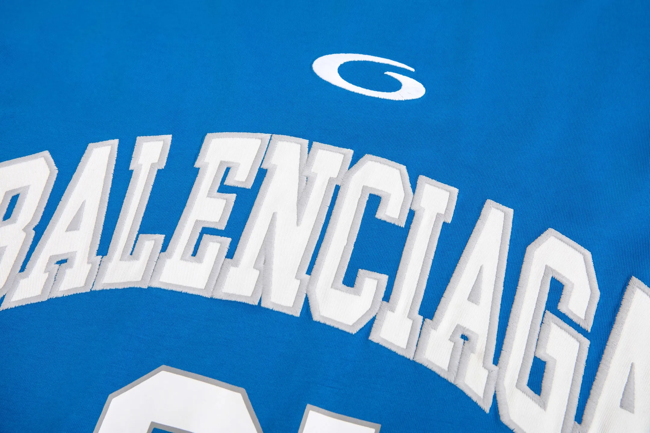 🅿️200 9180# Detailed picture Top version [[BALENCIA*GA] official website quality Paris new basketball jersey embroidered printed short-sleeved T-shirt OS version loose dropped shoulders Unisex fabric: 260 grams 100% cotton double yarn Process: embroidery printing on the front panel Car stamp in the lower left corner Back panel printing Garment washing Shape fixing Color: black white blue purple yellow Size: XS S M L