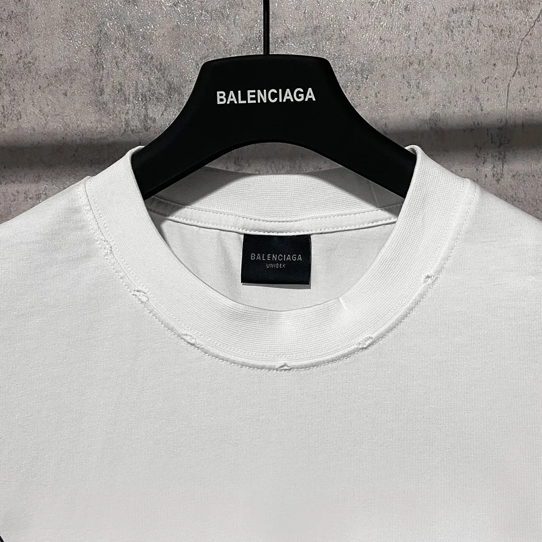 🅿️160 9123# Detailed picture Top version [[BALENCIA*GA] official website quality Paris new flame letters Sanskrit thunder LOGO destruction short-sleeved T-shirt OS version loose dropped shoulders Unisex style Fabric: 260 grams 100% cotton double yarn Technology: front and rear left and right sleeve printing Garment wash worn distressed fixed color Color: white Size: XS S M L