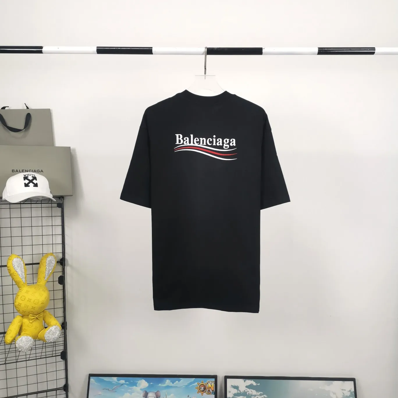 [New arrival] The top tested version of Balenciaga BALENCIAGA Cola Malone embroidery printed male and female couple star same style short-sleeved T-shirt in three colors, guaranteed to be the same as the original fabric, no color difference! Customized dyeing in a package! INS, Xiaohongshu’s popular style, classics that never fade away! The king of orders in Spain, the fried chicken is highly recommended! 32S 280g pure cotton double yarn fabric, comfortable and wide! Full of drape! The printing uses Tajima embroidery machine imported from Japan, which is known as the fighter among embroidery machines. The embroidery is meticulous, with no threads or skipped threads, the printing and embroidery are full and fine, and the letter spacing is consistent with ZP! Wearing it gives you full confidence and peace of mind! The labels and washes are all correct! On behalf of G at the same level! Consistent packaging at the counter!  Size: XS-L Color: Beige, taro purple, active gray, light hemp gray, black P:260