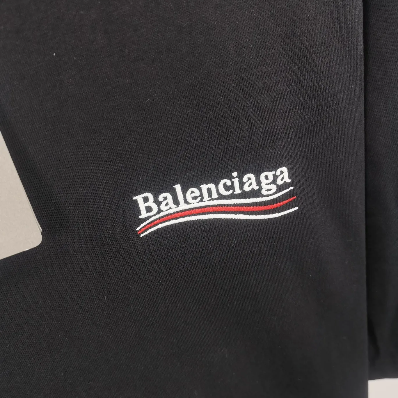 [New arrival] The top tested version of Balenciaga BALENCIAGA Cola Malone embroidery printed male and female couple star same style short-sleeved T-shirt in three colors, guaranteed to be the same as the original fabric, no color difference! Customized dyeing in a package! INS, Xiaohongshu’s popular style, classics that never fade away! The king of orders in Spain, the fried chicken is highly recommended! 32S 280g pure cotton double yarn fabric, comfortable and wide! Full of drape! The printing uses Tajima embroidery machine imported from Japan, which is known as the fighter among embroidery machines. The embroidery is meticulous, with no threads or skipped threads, the printing and embroidery are full and fine, and the letter spacing is consistent with ZP! Wearing it gives you full confidence and peace of mind! The labels and washes are all correct! On behalf of G at the same level! Consistent packaging at the counter!  Size: XS-L Color: Beige, taro purple, active gray, light hemp gray, black P:260