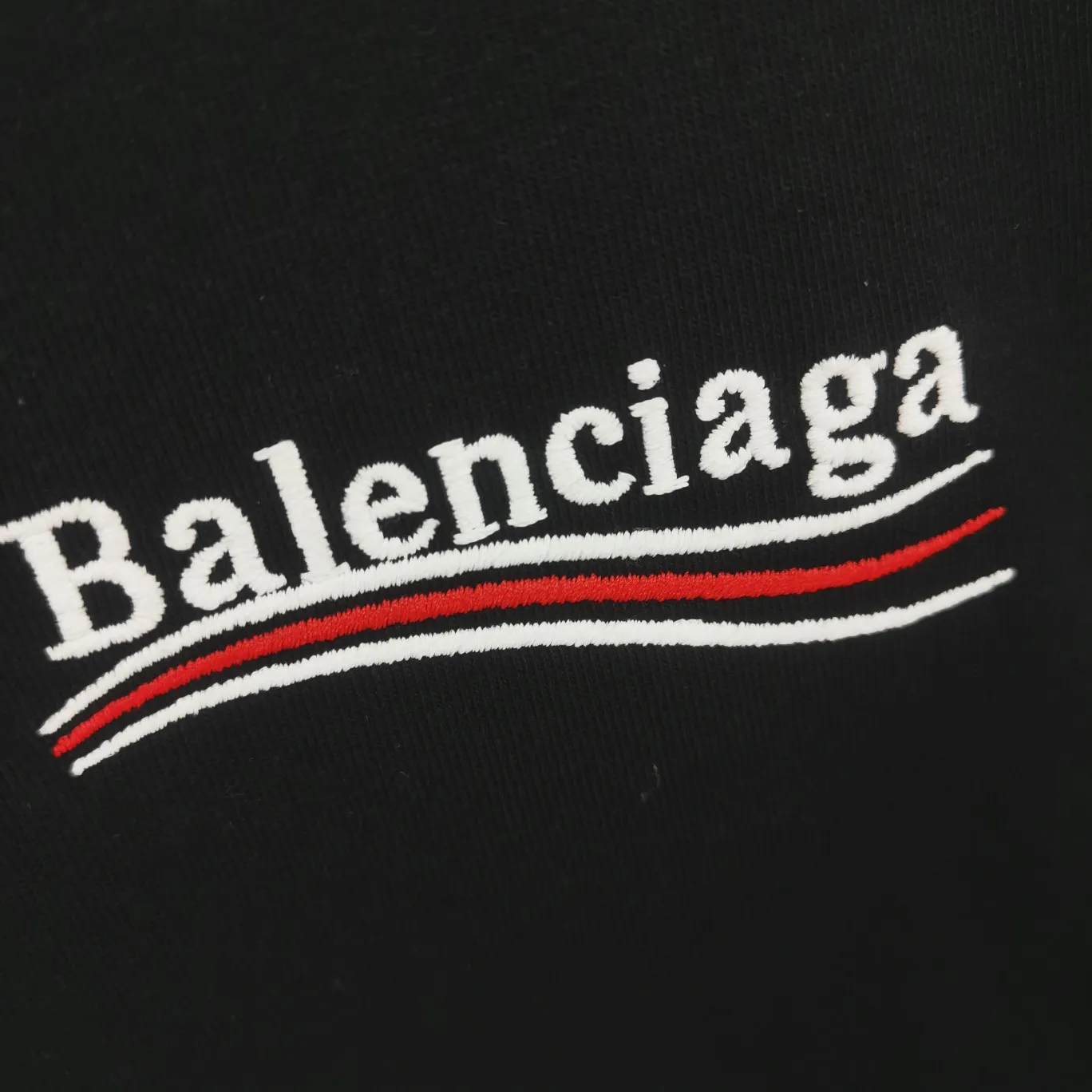 [New arrival] The top tested version of Balenciaga BALENCIAGA Cola Malone embroidery printed male and female couple star same style short-sleeved T-shirt in three colors, guaranteed to be the same as the original fabric, no color difference! Customized dyeing in a package! INS, Xiaohongshu’s popular style, classics that never fade away! The king of orders in Spain, the fried chicken is highly recommended! 32S 280g pure cotton double yarn fabric, comfortable and wide! Full of drape! The printing uses Tajima embroidery machine imported from Japan, which is known as the fighter among embroidery machines. The embroidery is meticulous, with no threads or skipped threads, the printing and embroidery are full and fine, and the letter spacing is consistent with ZP! Wearing it gives you full confidence and peace of mind! The labels and washes are all correct! On behalf of G at the same level! Consistent packaging at the counter!  Size: XS-L Color: Beige, taro purple, active gray, light hemp gray, black P:260