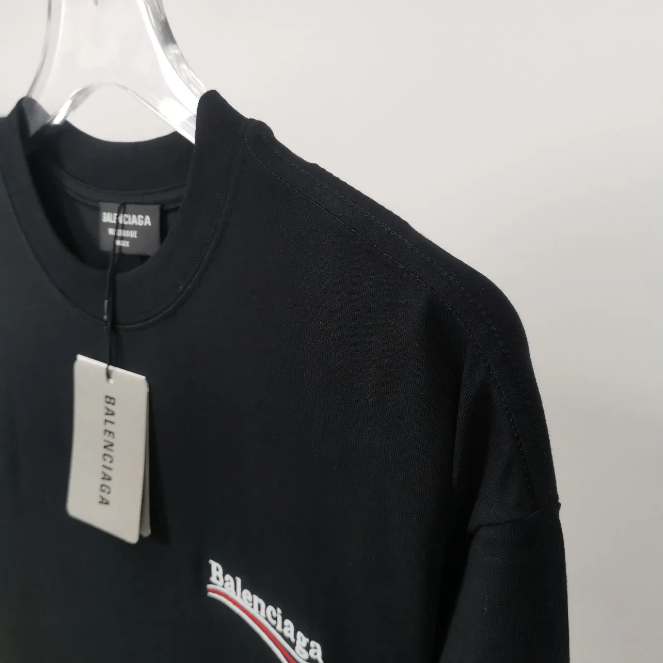 [New arrival] The top tested version of Balenciaga BALENCIAGA Cola Malone embroidery printed male and female couple star same style short-sleeved T-shirt in three colors, guaranteed to be the same as the original fabric, no color difference! Customized dyeing in a package! INS, Xiaohongshu’s popular style, classics that never fade away! The king of orders in Spain, the fried chicken is highly recommended! 32S 280g pure cotton double yarn fabric, comfortable and wide! Full of drape! The printing uses Tajima embroidery machine imported from Japan, which is known as the fighter among embroidery machines. The embroidery is meticulous, with no threads or skipped threads, the printing and embroidery are full and fine, and the letter spacing is consistent with ZP! Wearing it gives you full confidence and peace of mind! The labels and washes are all correct! On behalf of G at the same level! Consistent packaging at the counter!  Size: XS-L Color: Beige, taro purple, active gray, light hemp gray, black P:260